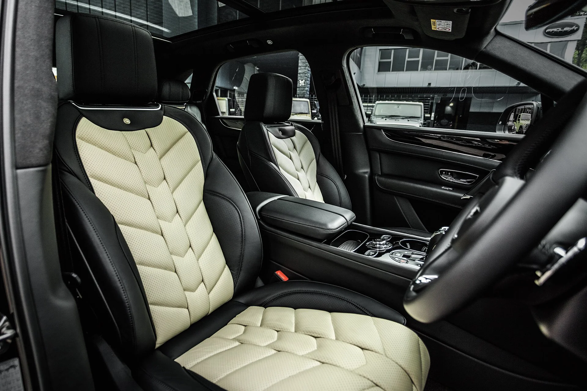Luxury Comfort: Bentley Bentayga 5-Seater Black & Blue Leather Interior - Image 14