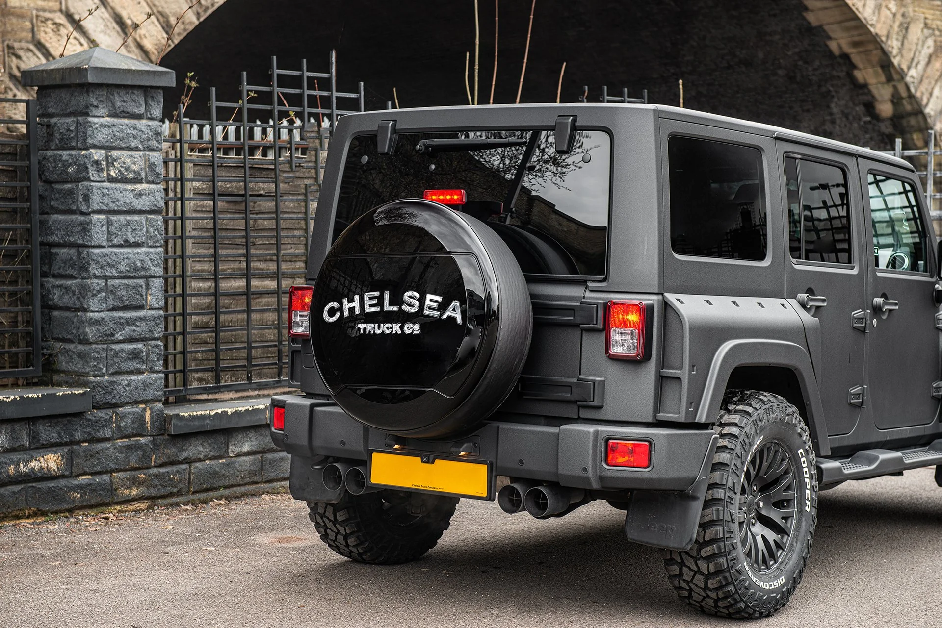 Mirror Lettering for Chelsea Truck Company Hard Spare Wheel Cover - Image 12