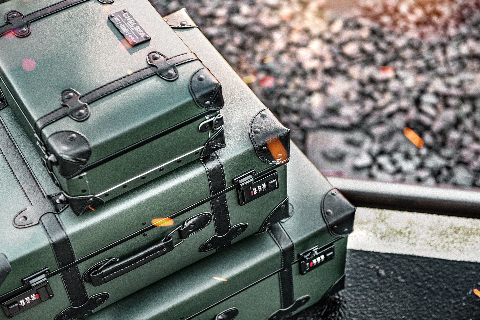 Chelsea Truck Company Vintage Inspired Travel Luggage Set - Image 12