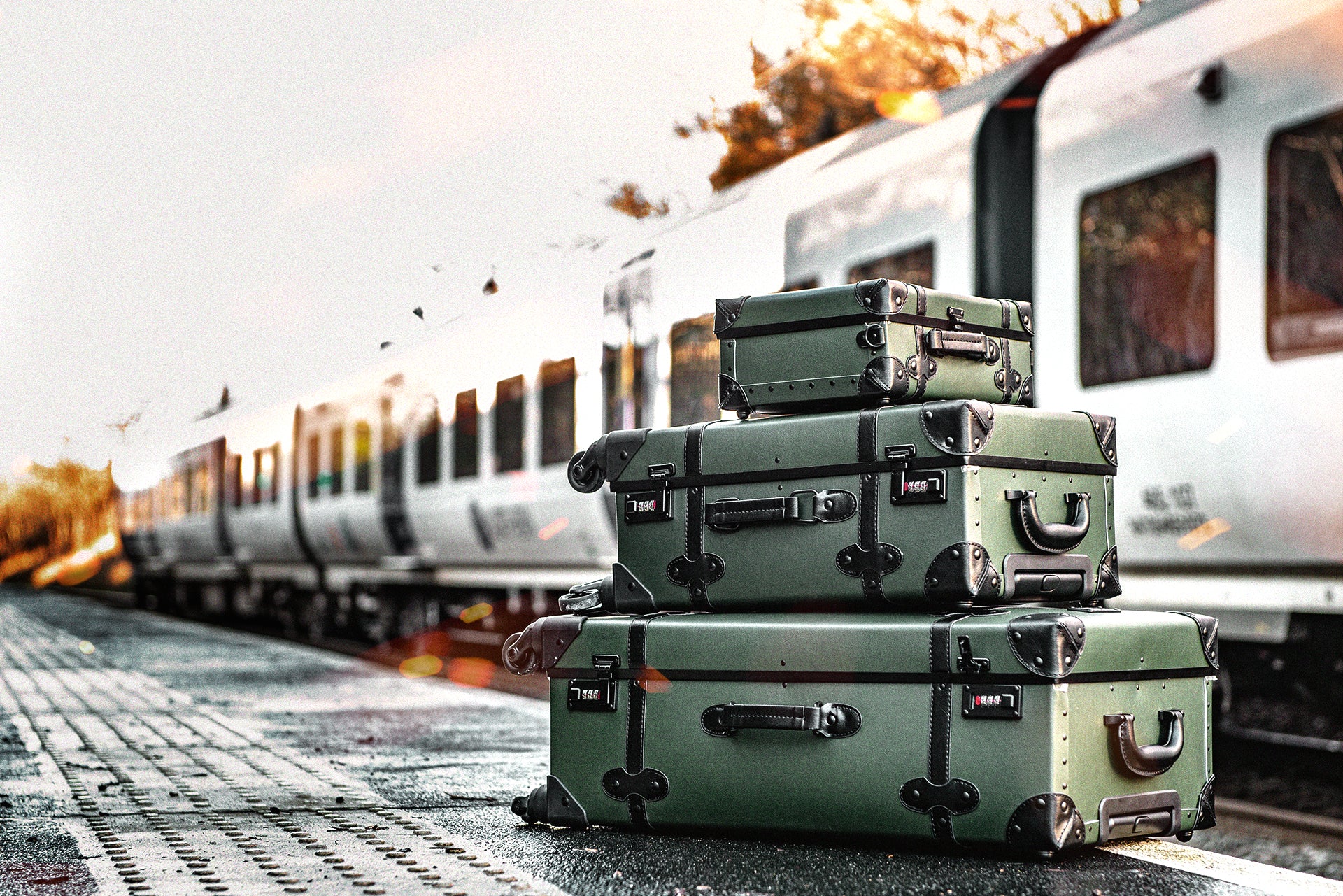 Chelsea Truck Company Vintage Inspired Travel Luggage Set - Image 9