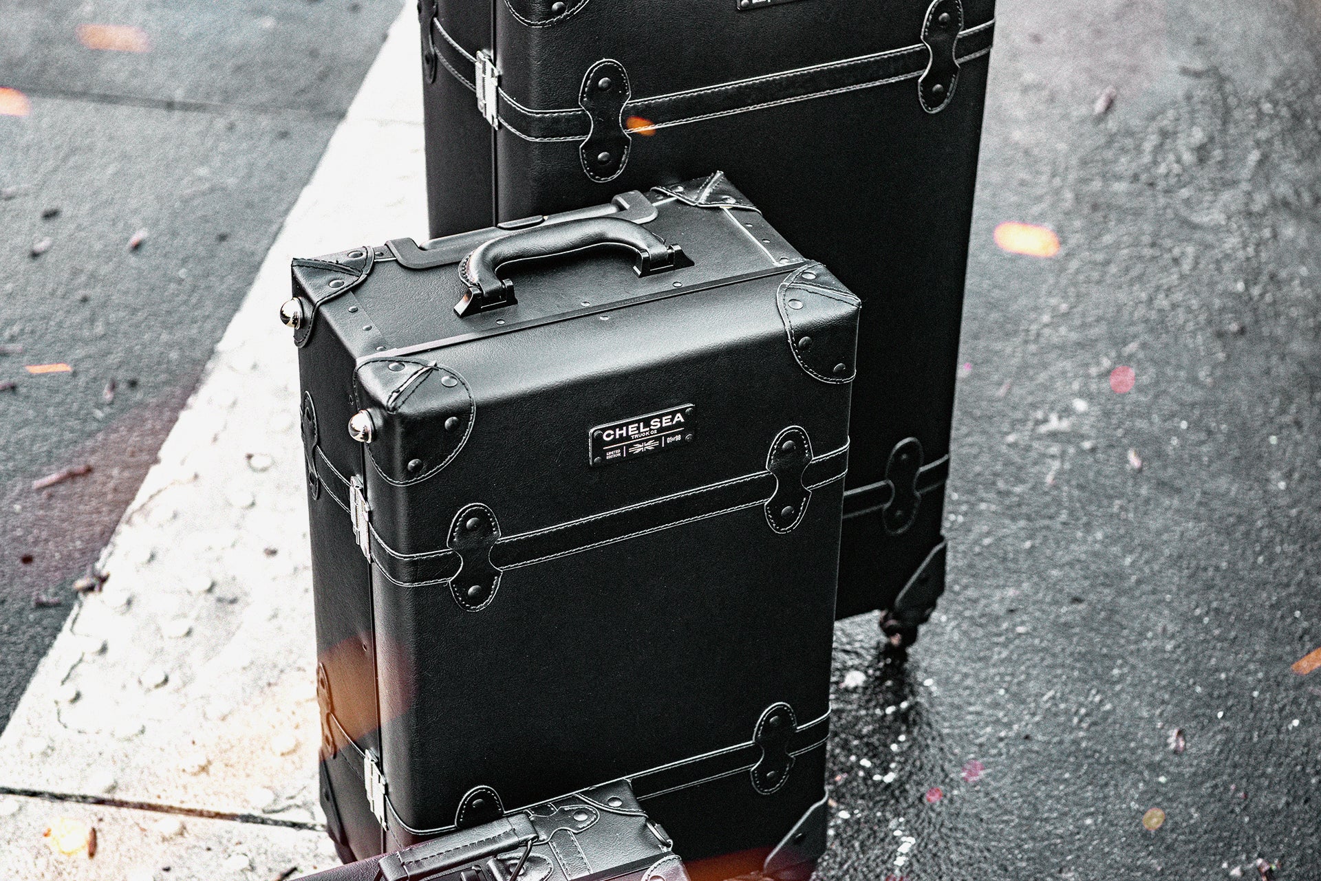 Chelsea Truck Company Vintage Inspired Travel Luggage Set - Image 15