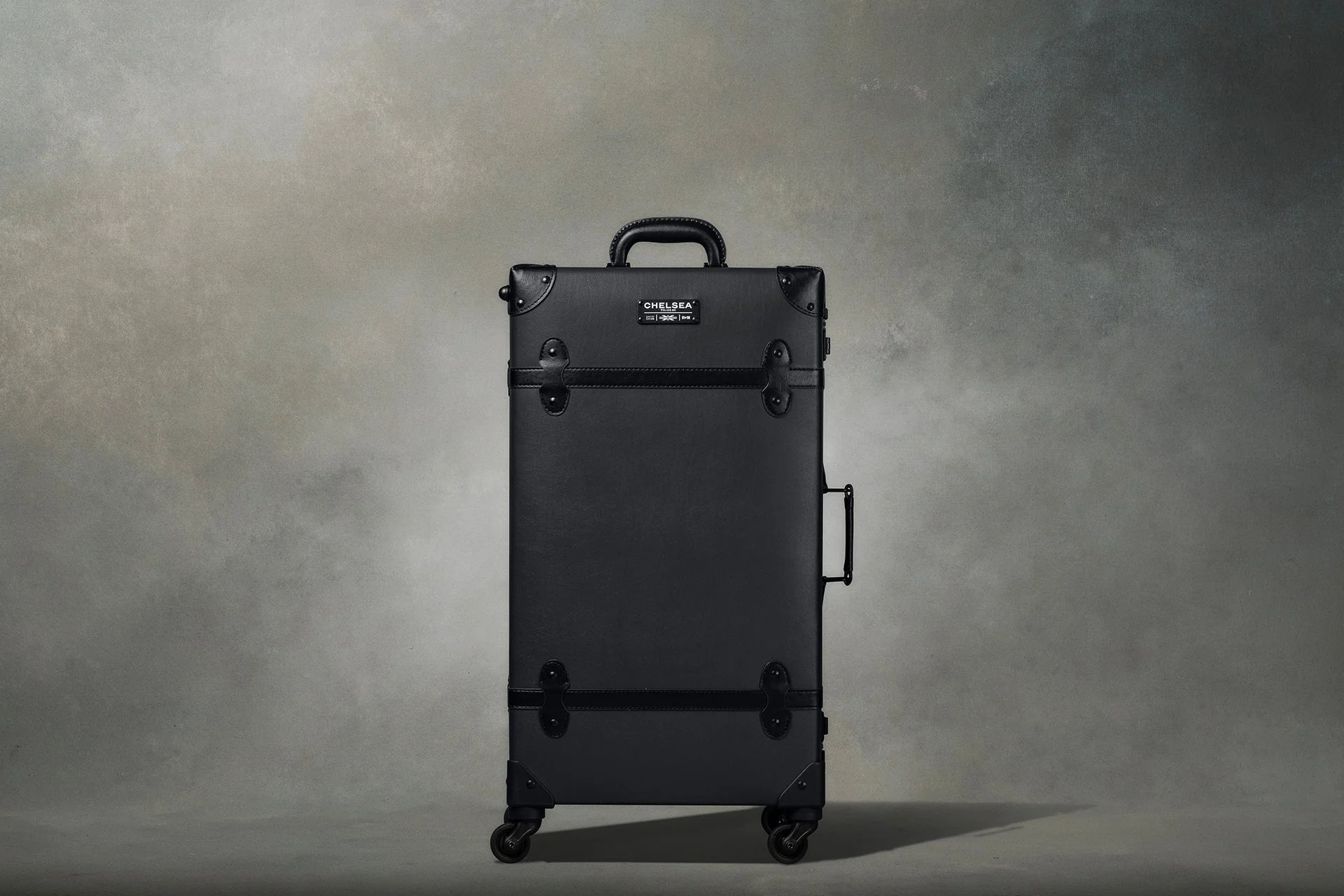 Chelsea Truck Company Vintage Inspired Travel Luggage Set - Image 8