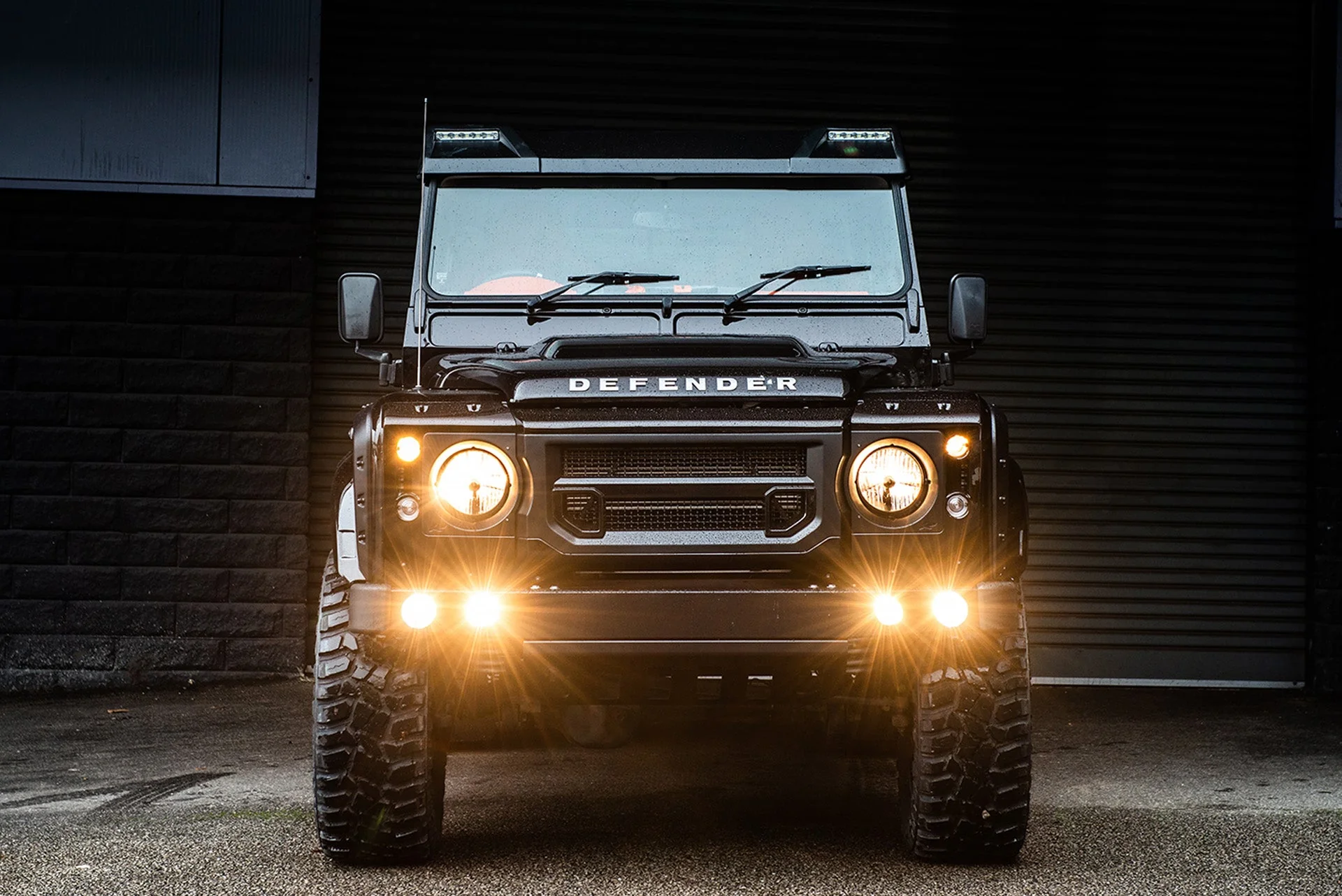 Land Rover Defender (1991-2016) Front Roof Shield with Integrated LED Lights - Image 10