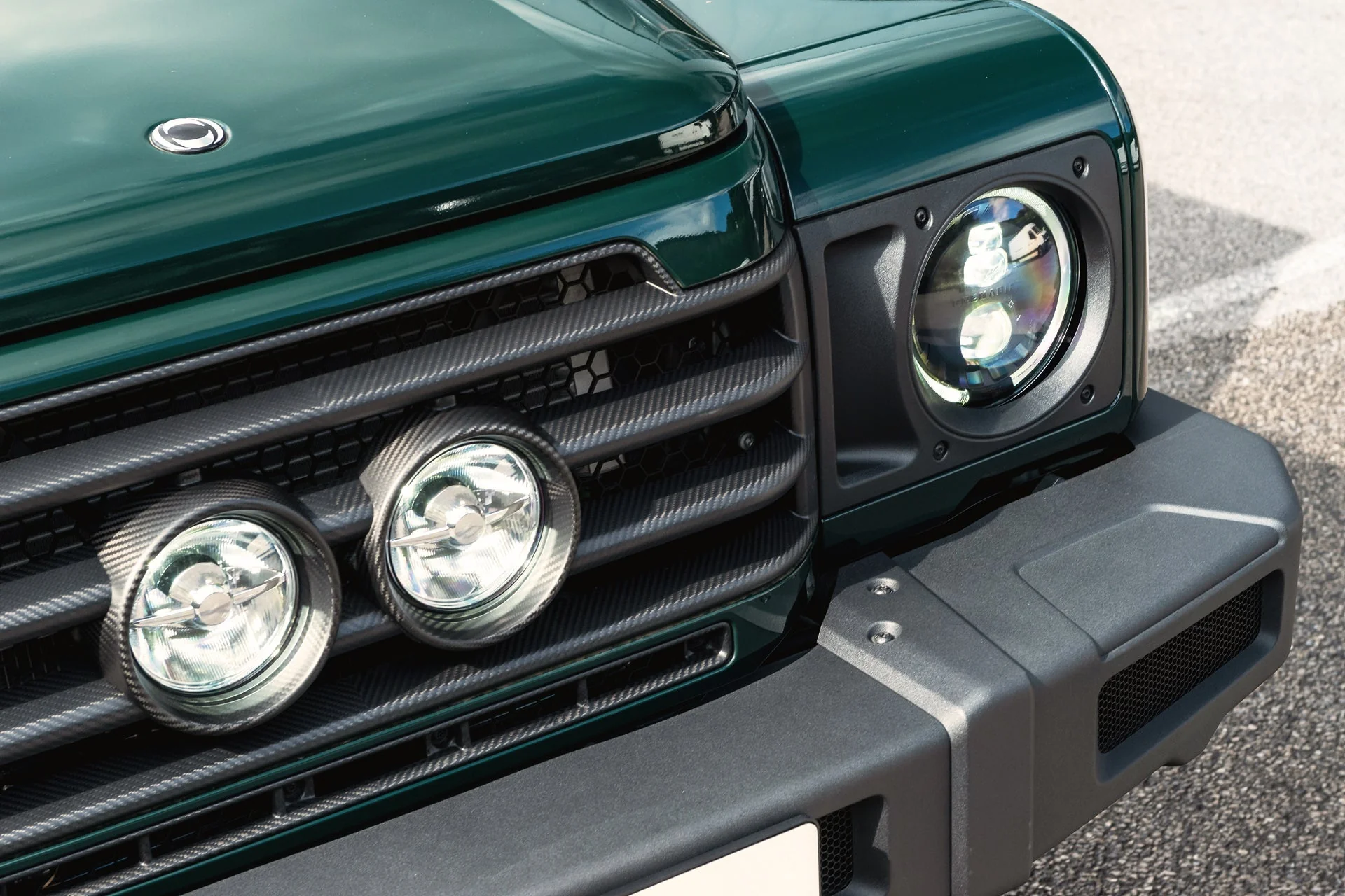 INEOS Grenadier (2023 Onwards) Exposed Matte Carbon Central Lamp Dakar Front Grille - Image 14