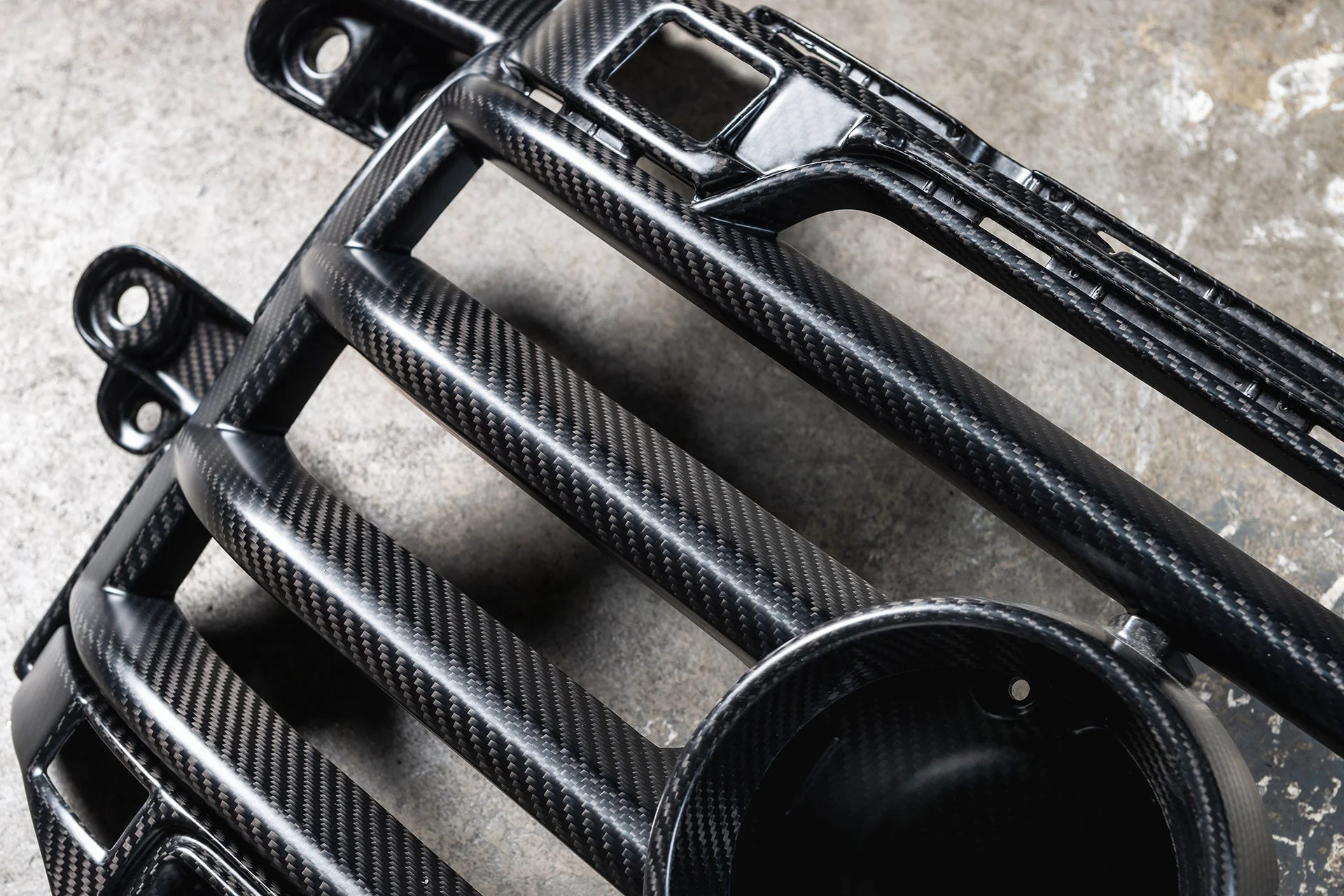 INEOS Grenadier (2023 Onwards) Exposed Matte Carbon Central Lamp Dakar Front Grille - Image 20