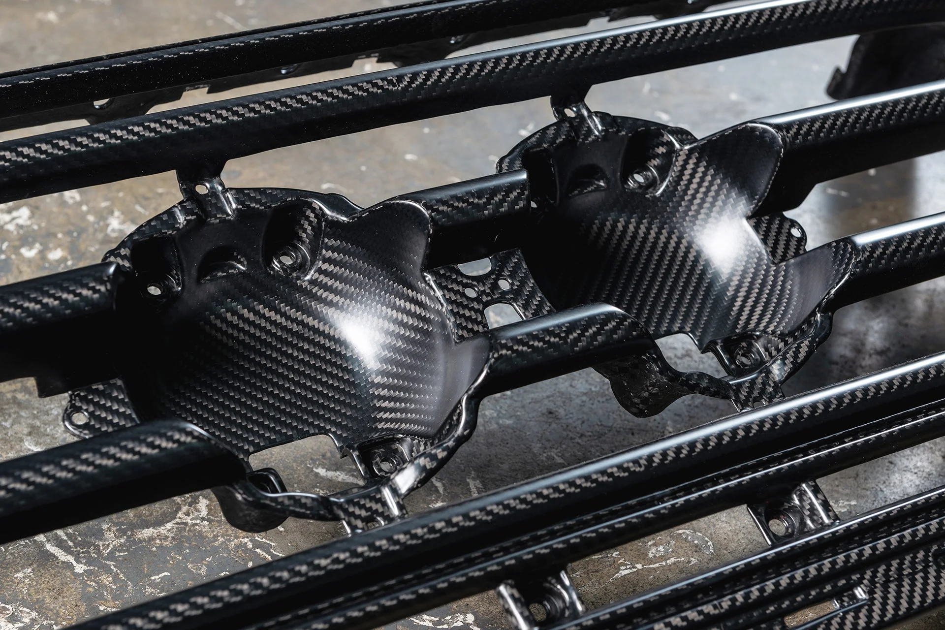 INEOS Grenadier (2023 Onwards) Exposed Matte Carbon Central Lamp Dakar Front Grille - Image 21