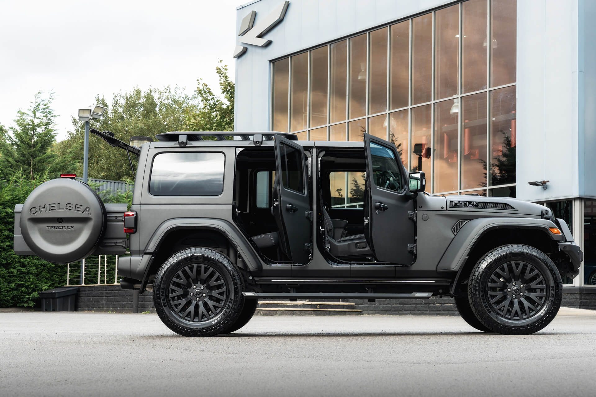 Jeep Wrangler JL (2018 Onwards) 4 Door Electric Side Steps with lights (running boards) - Image 10