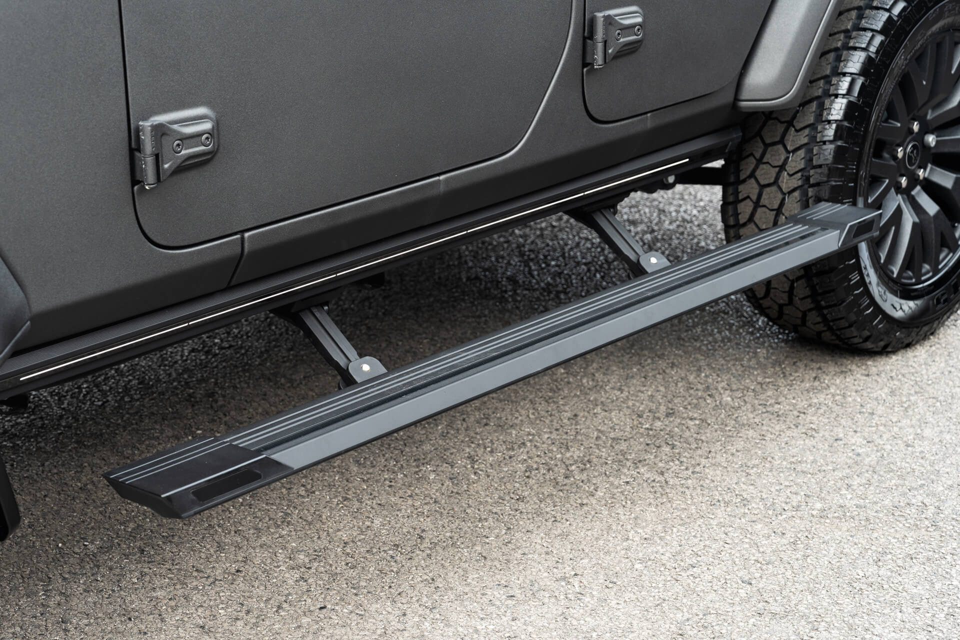 Jeep Wrangler JL (2018 Onwards) 4 Door Electric Side Steps with lights (running boards) - Image 2