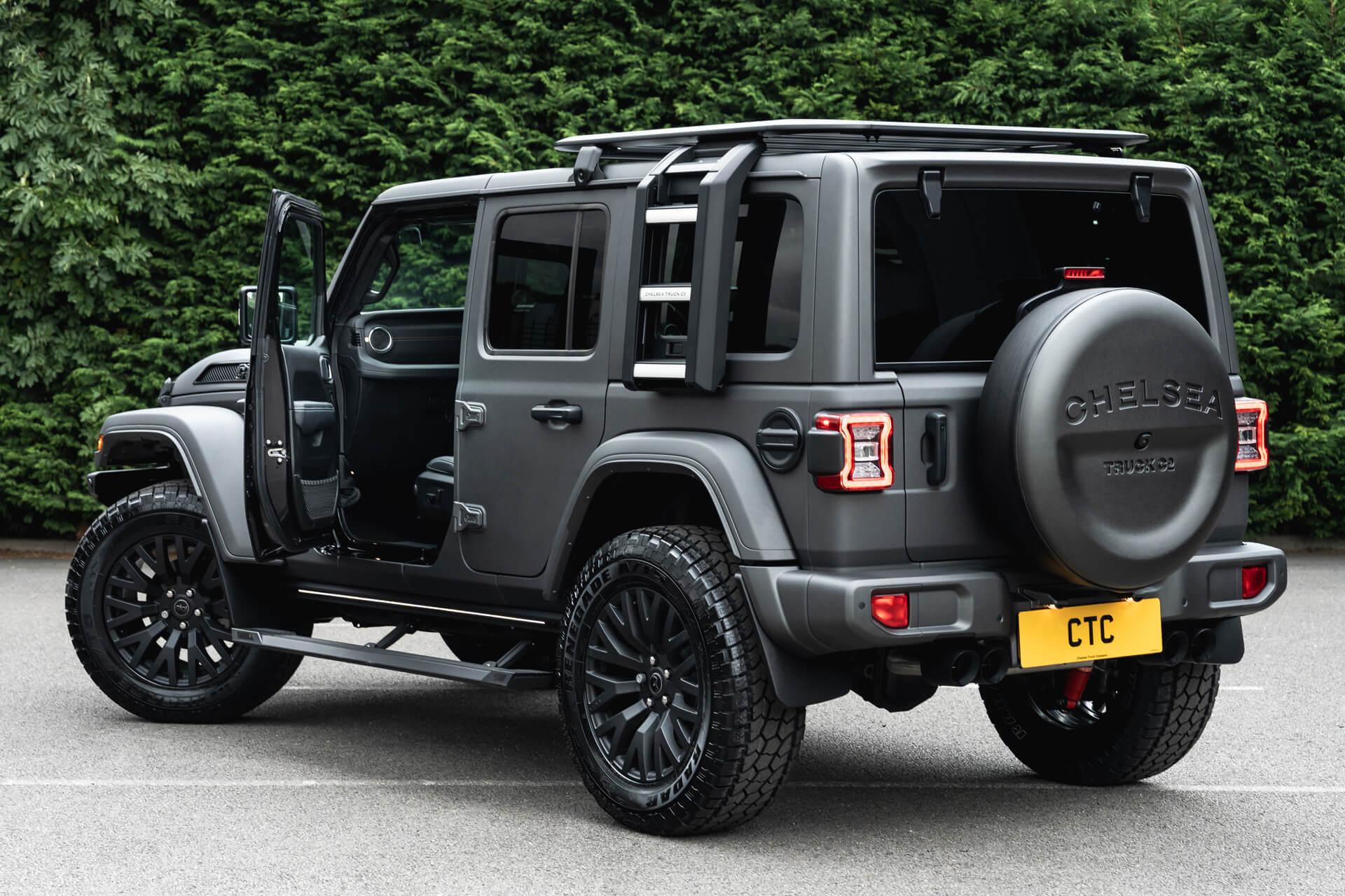 Jeep Wrangler JL (2018 Onwards) 4 Door Electric Side Steps with lights (running boards) - Image 4