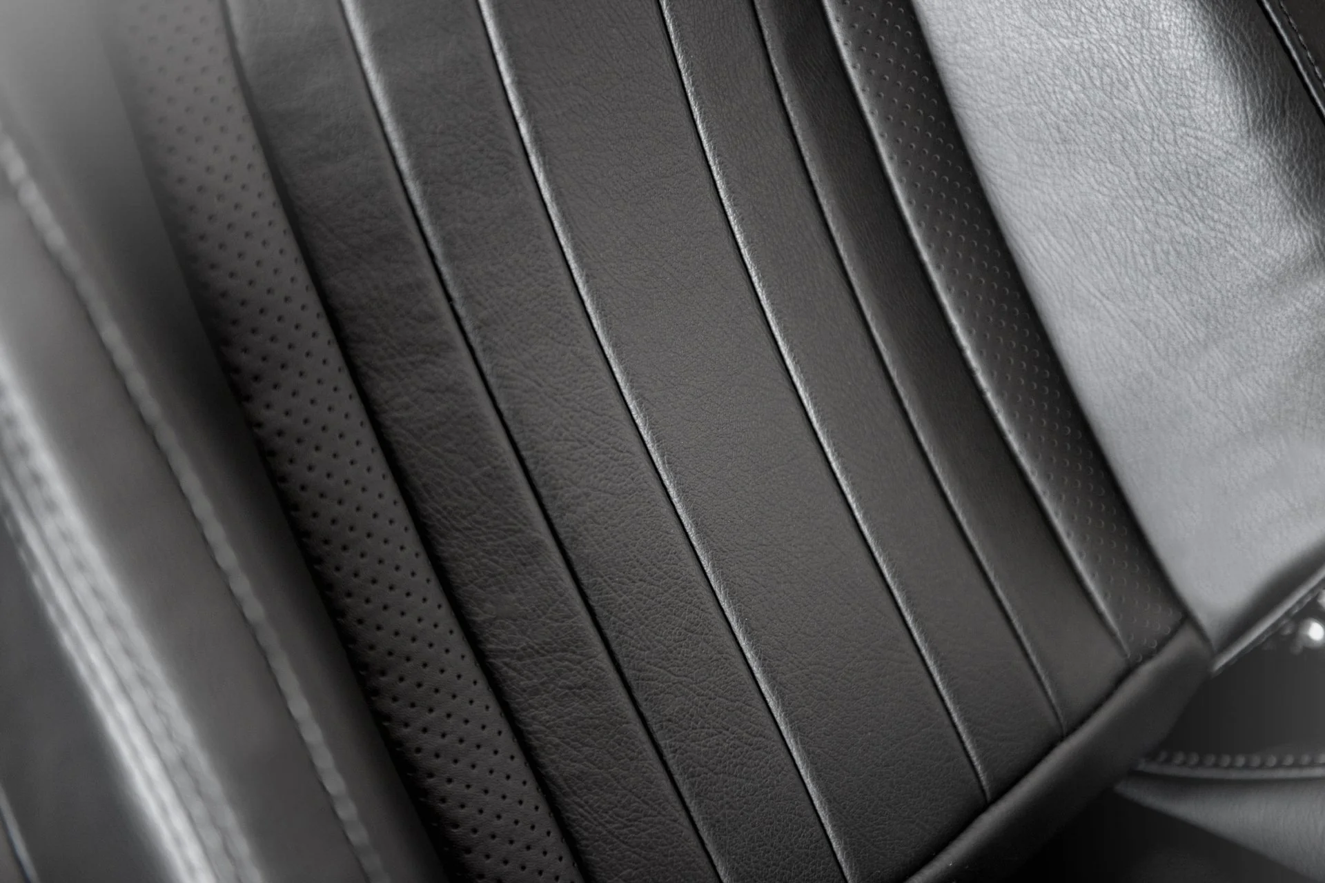 Jeep Wrangler JL (2018 Onwards) Lightweight Vegan Leather Heritage Sport Seats - Image 9