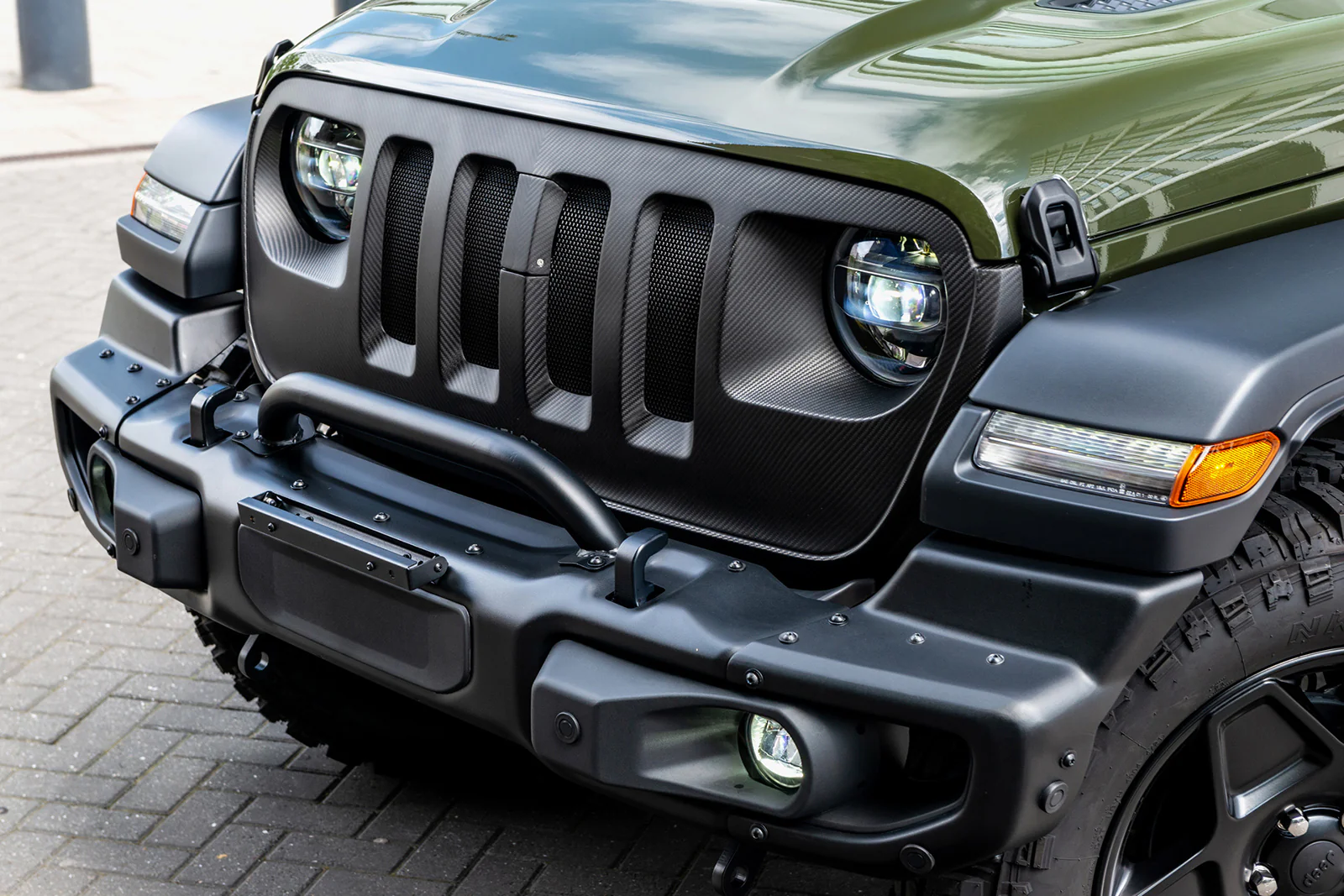 JEEP WRANGLER JL (2018 Onwards) Exposed CARBON 4 SLOT HERRINGBONE DESIGN GRILLE IN MATTE FINISH - Image 3