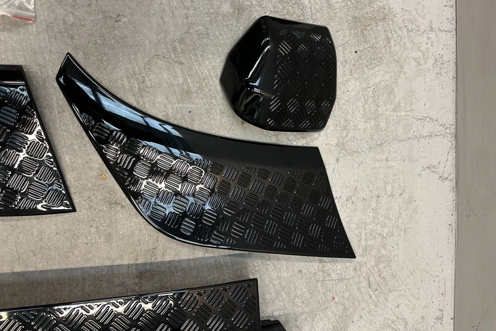 Land Rover Defender 110 (2020 Onwards) Black Gloss Chequer Plate Kit - Panel Protection - Image 4