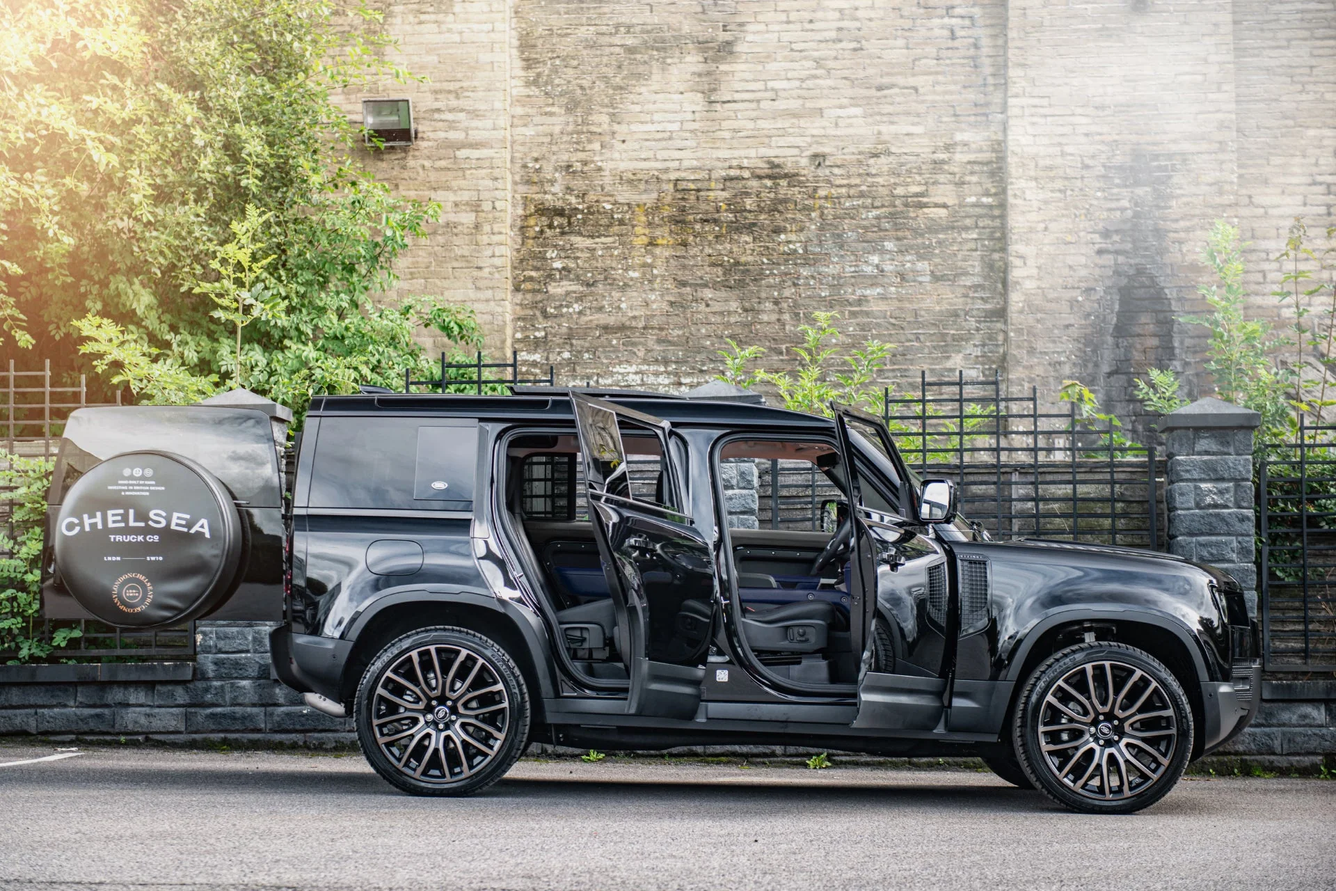 Land Rover Defender 110 (2020 Onwards) Environment 3: Middle and Lower volcanic blue Interior - Image 10