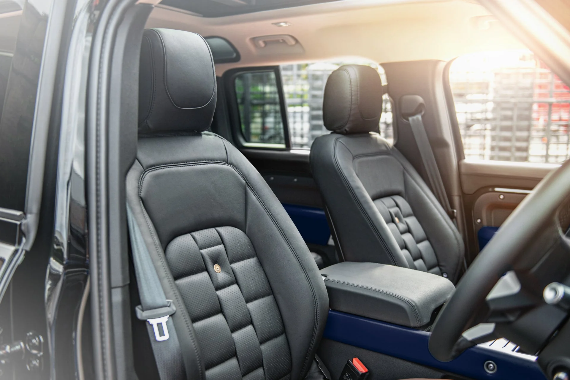 Land Rover Defender 110 (2020 Onwards) Environment 3: Middle and Lower volcanic blue Interior - Image 3