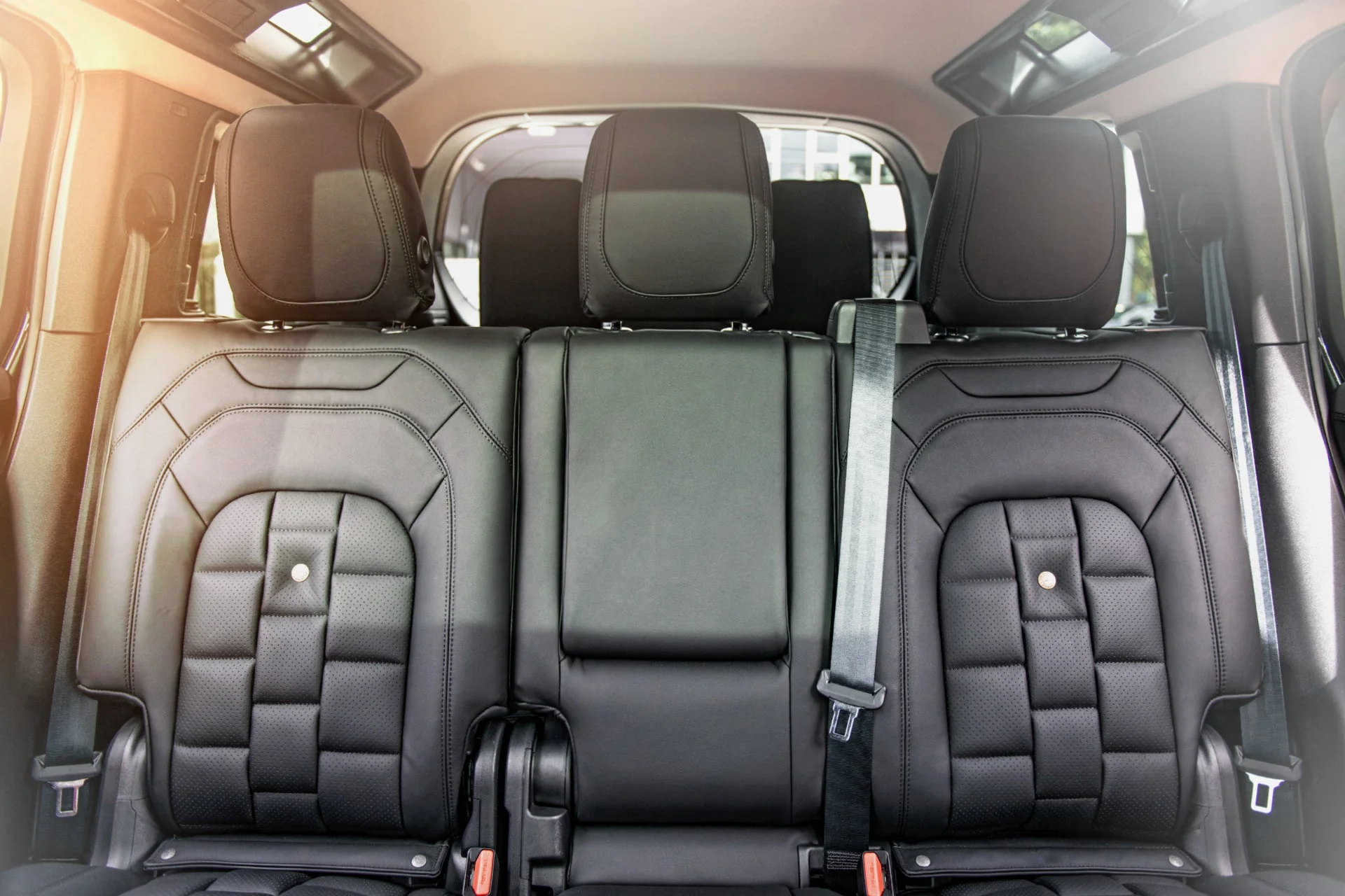 Land Rover Defender 110 (2020 Onwards) Environment 3: Middle and Lower Volcanic Pink Interior - Image 9