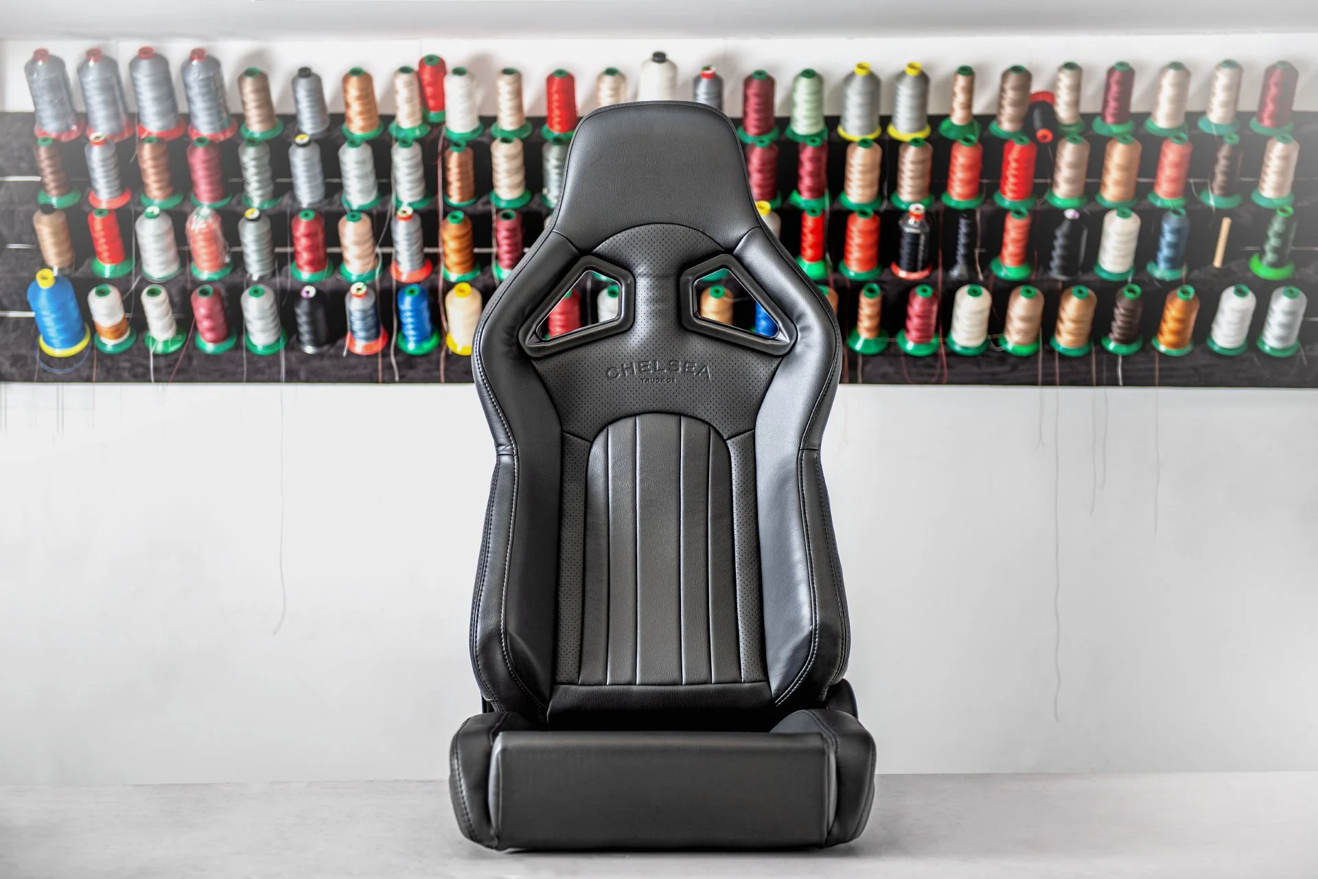 Land Rover Defender (1991-2016) Lightweight Vegan Leather Heritage Sport Seats - Pair - Image 2