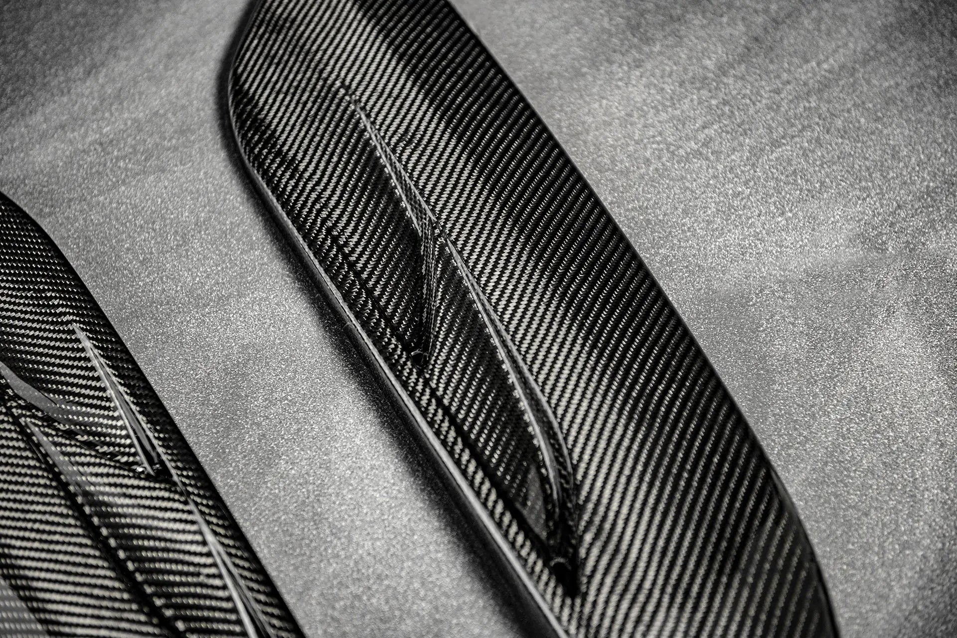 Land Rover Defender (2020 Onwards) Exposed Carbon Bonnet Vents - Image 3