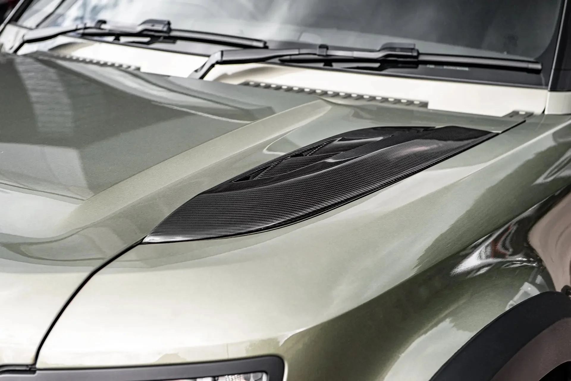 Land Rover Defender (2020 Onwards) Exposed Carbon Bonnet Vents - Image 4