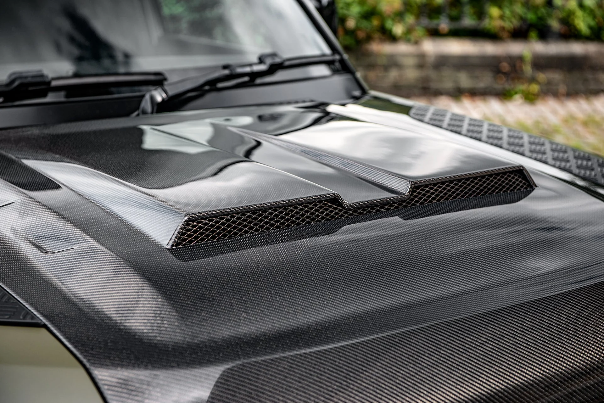 Land Rover Defender (2020 Onwards) Exposed Carbon Vented Bonnet - Image 13