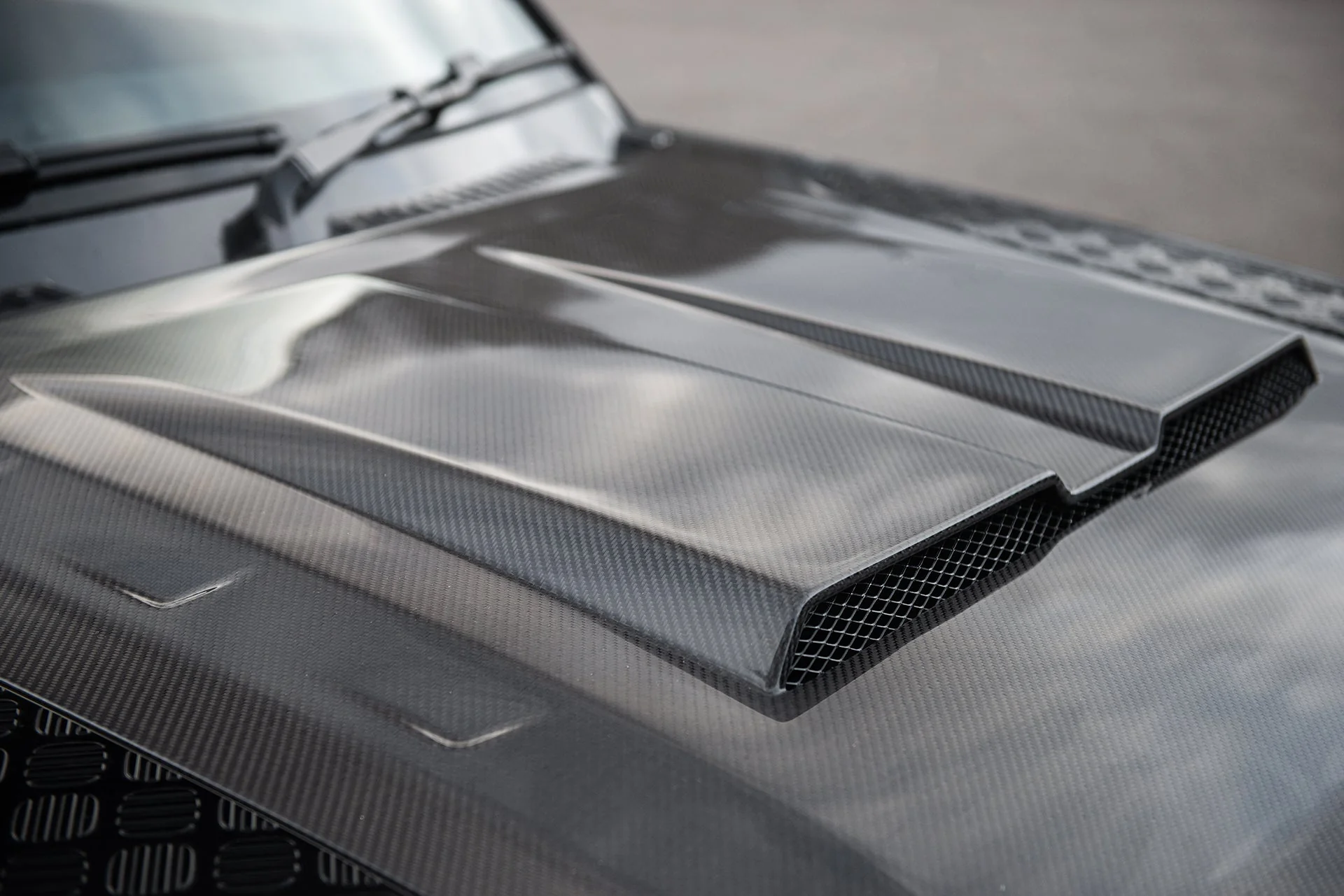 Land Rover Defender (2020 Onwards) Exposed Carbon Vented Bonnet - Image 4