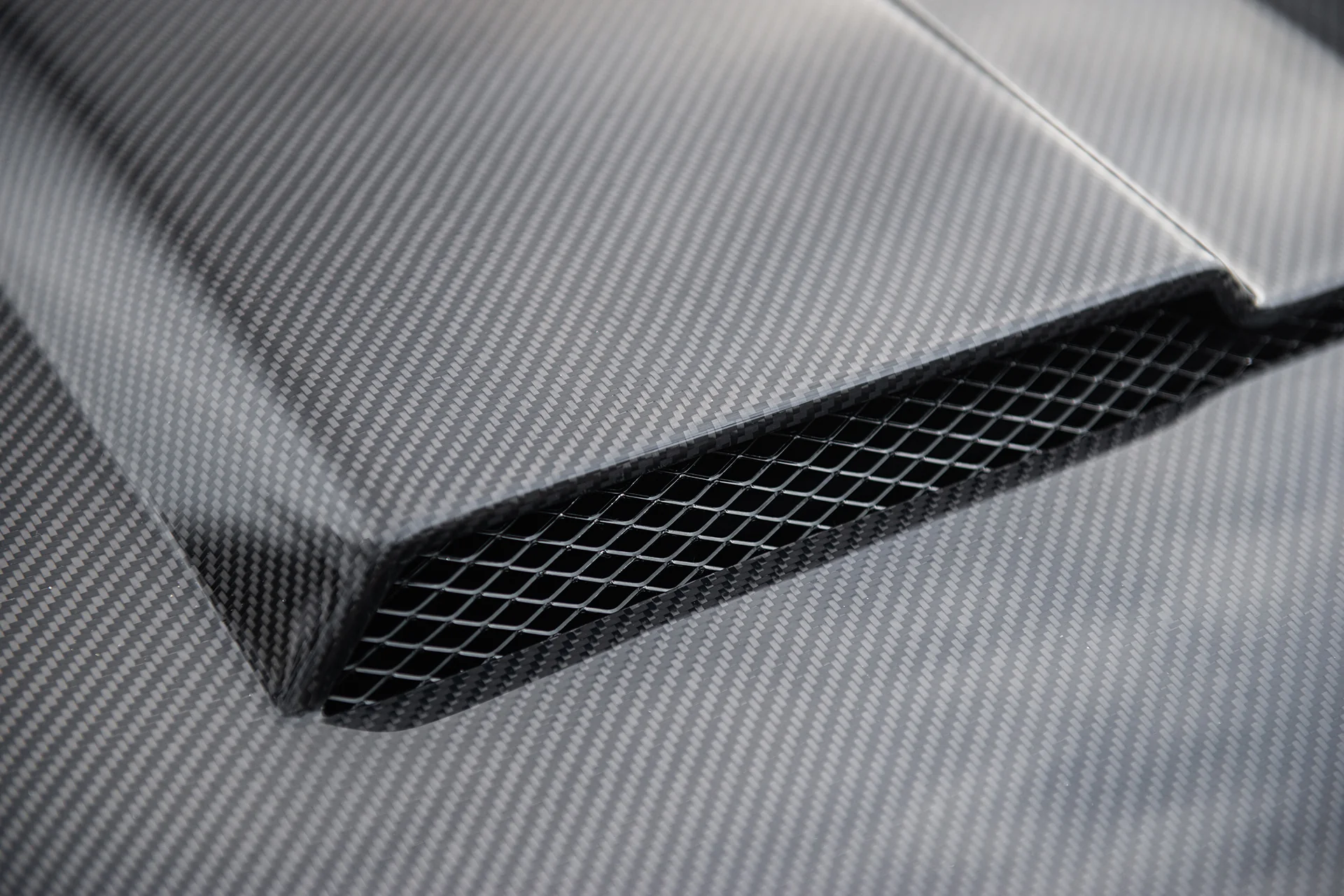 Land Rover Defender (2020 Onwards) Exposed Carbon Vented Bonnet - Image 6