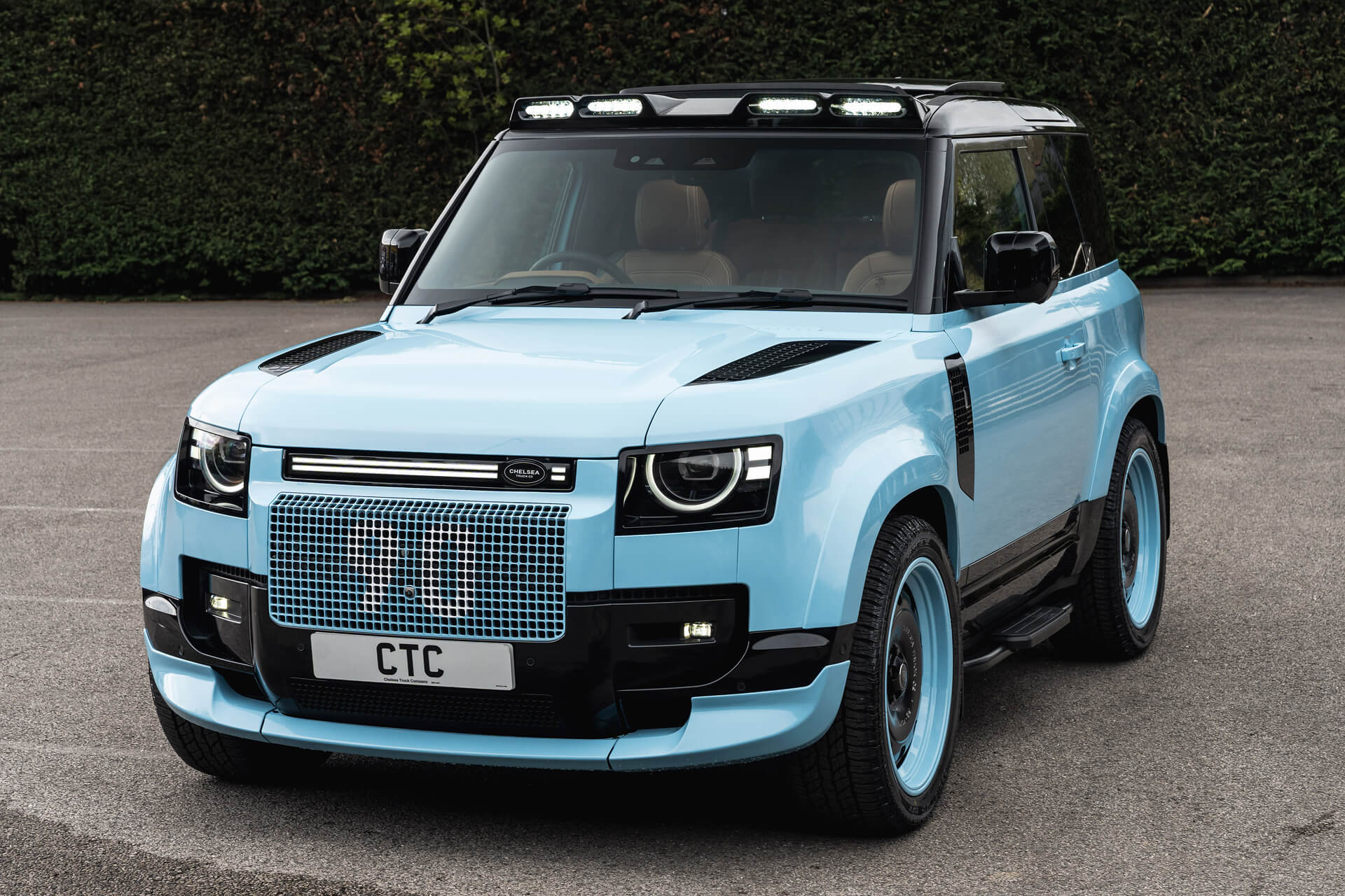 Land Rover Defender (2020 Onwards) Grille with LED Lightbar - Image 10