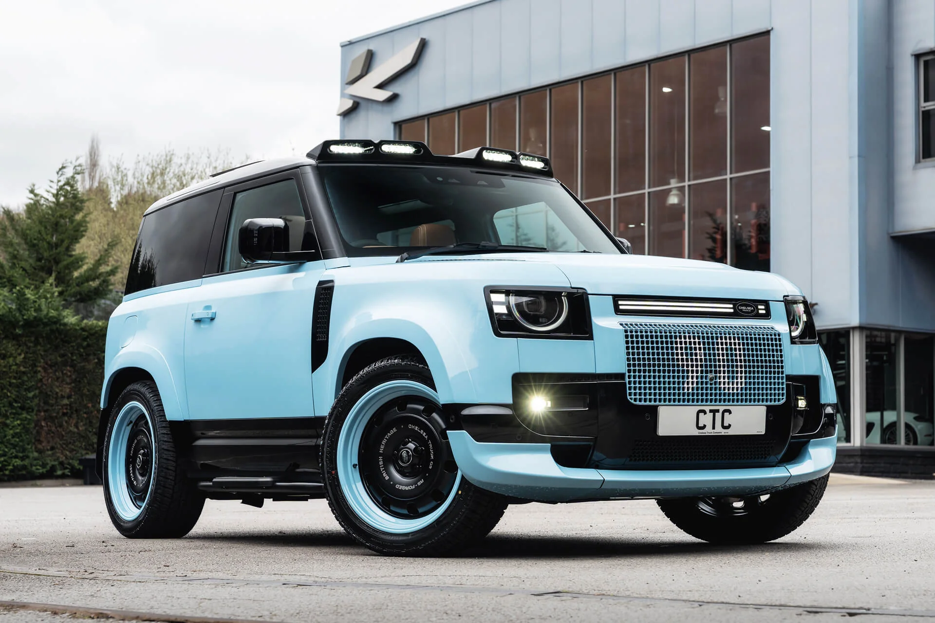 Land Rover Defender (2020 Onwards) Grille with LED Lightbar - Image 12