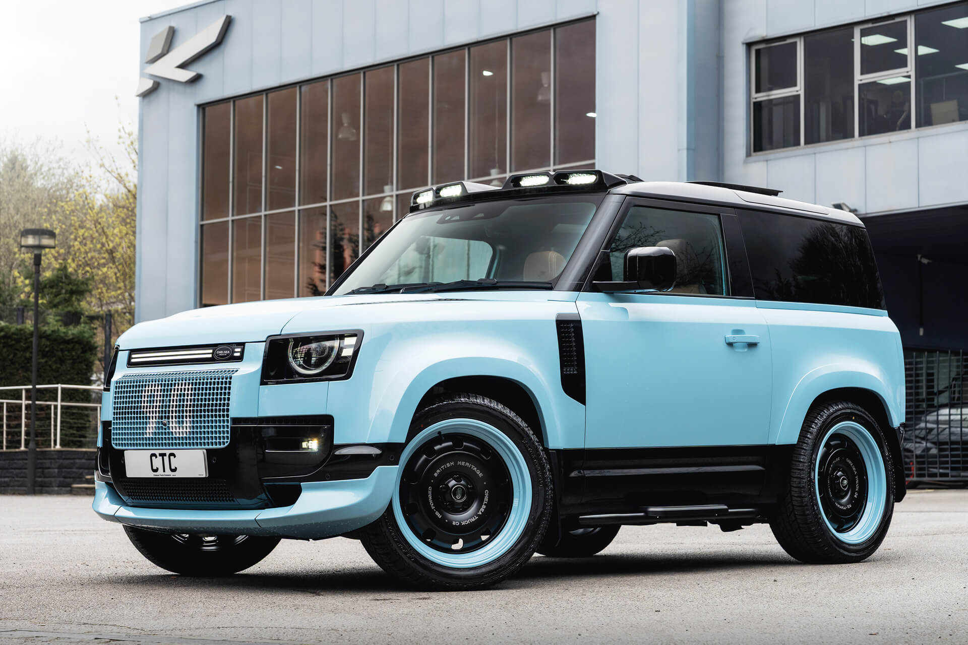 Land Rover Defender (2020 Onwards) Grille with LED Lightbar - Image 16