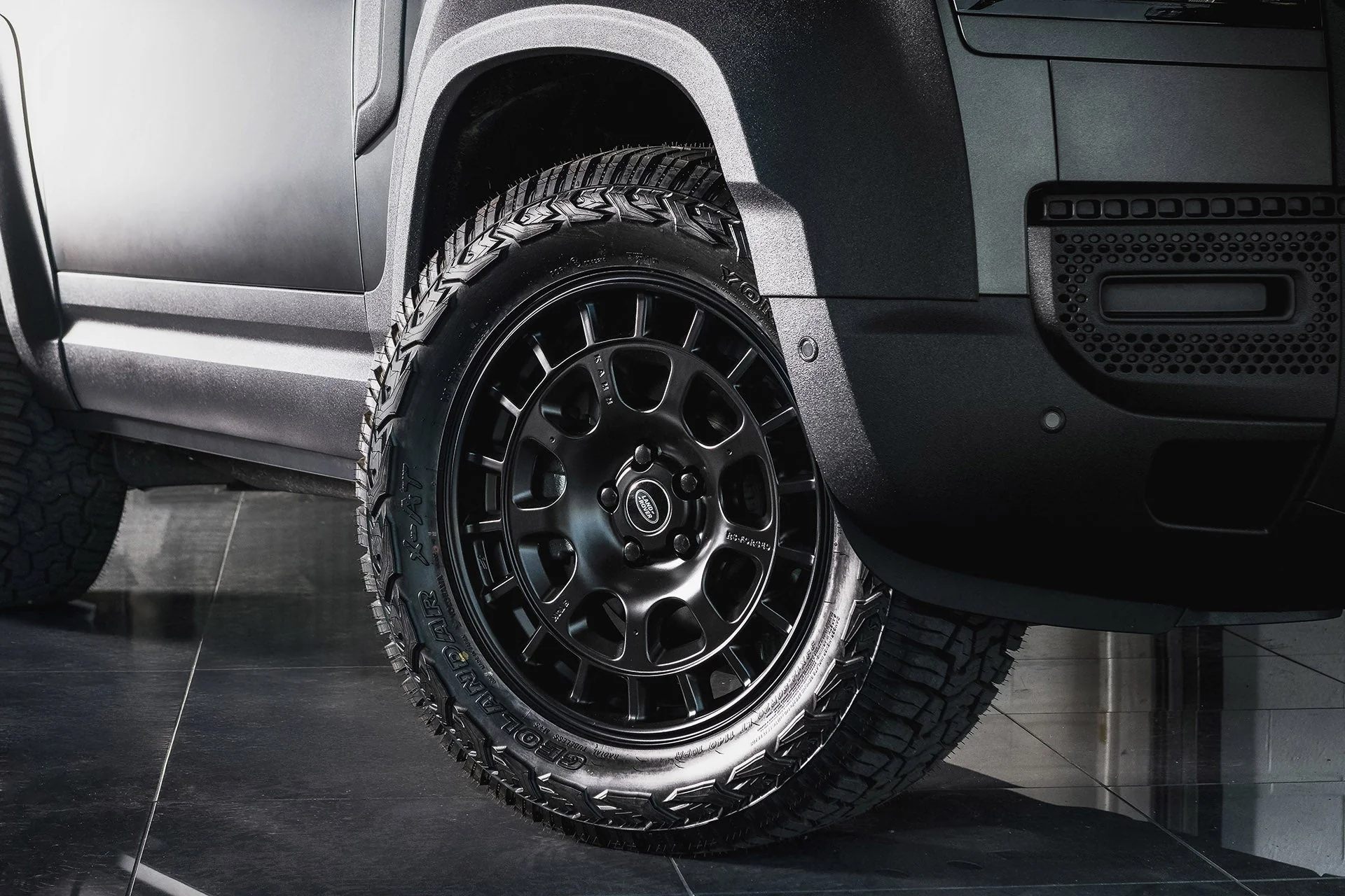 Land Rover Defender (2020 Onwards) Forged Alloy Wheels - Hammerhead Light - Image 7