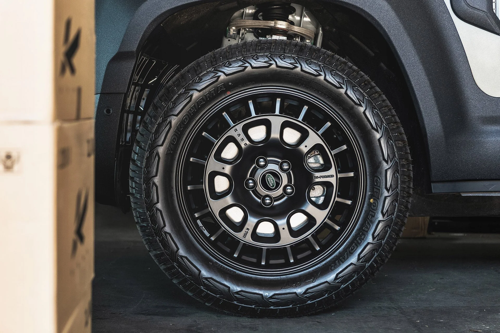 Land Rover Defender (2020 Onwards) Forged Alloy Wheels - Hammerhead Light - Image 9