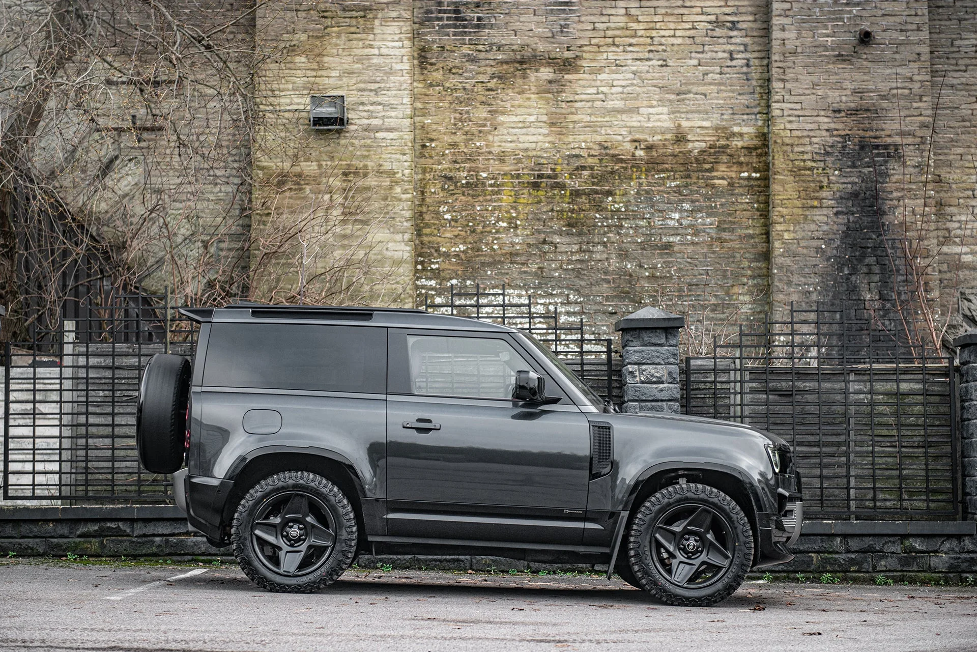Land Rover Defender (2020 Onwards) Large Rear Roof Wing - Image 7