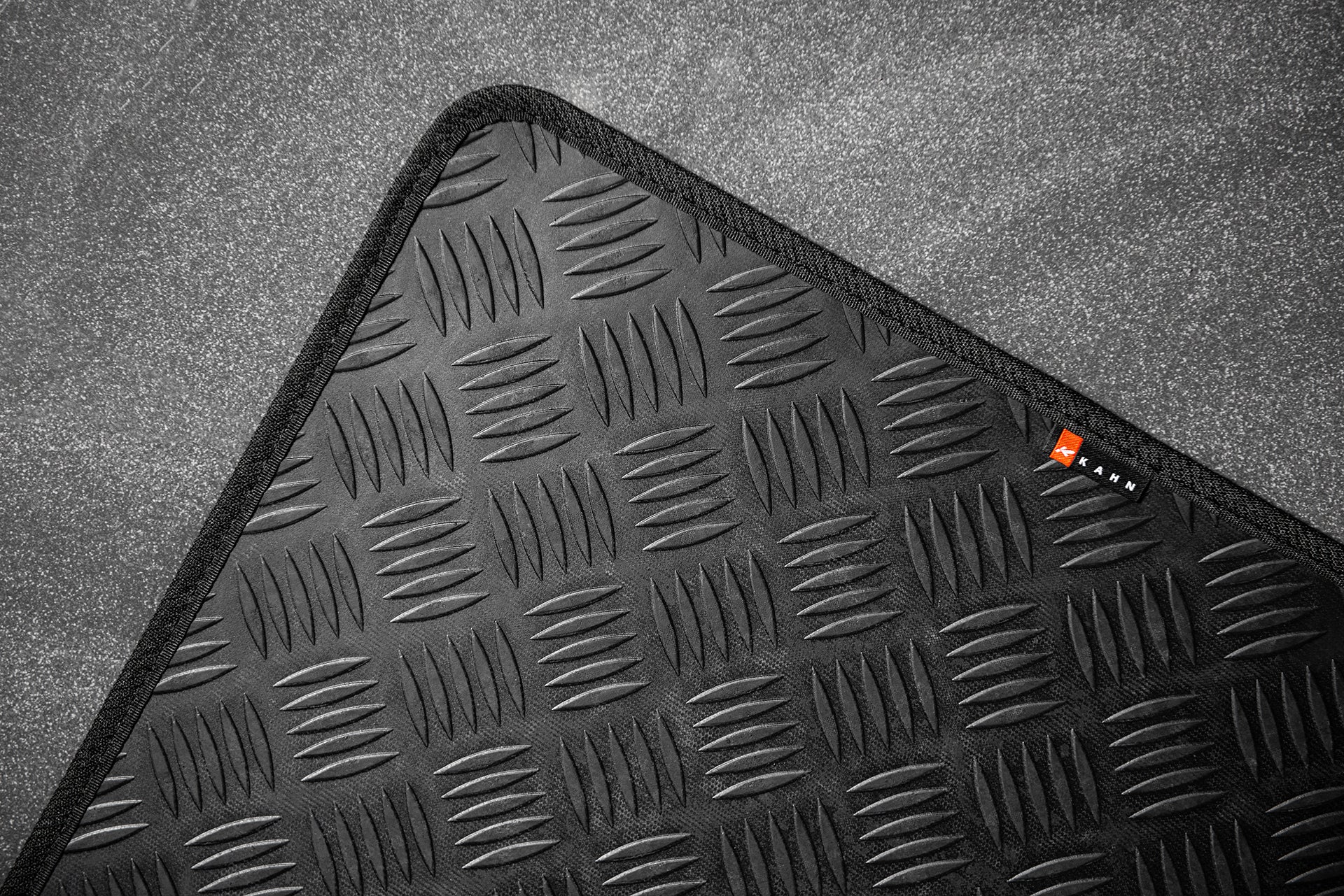 LAND ROVER DEFENDER 90 (1991-2016) CHEQUERED RUBBER FLOOR MATS - Image 4