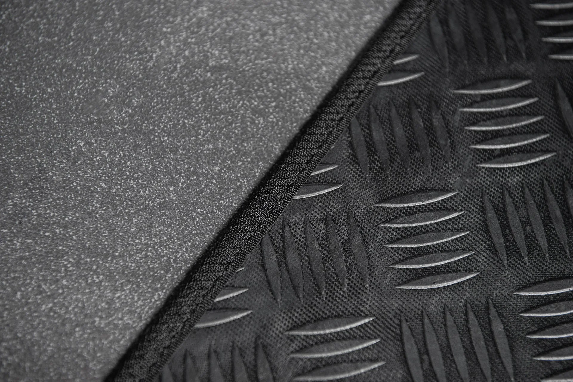 LAND ROVER DEFENDER 90 (1991-2016) CHEQUERED RUBBER FLOOR MATS - Image 5