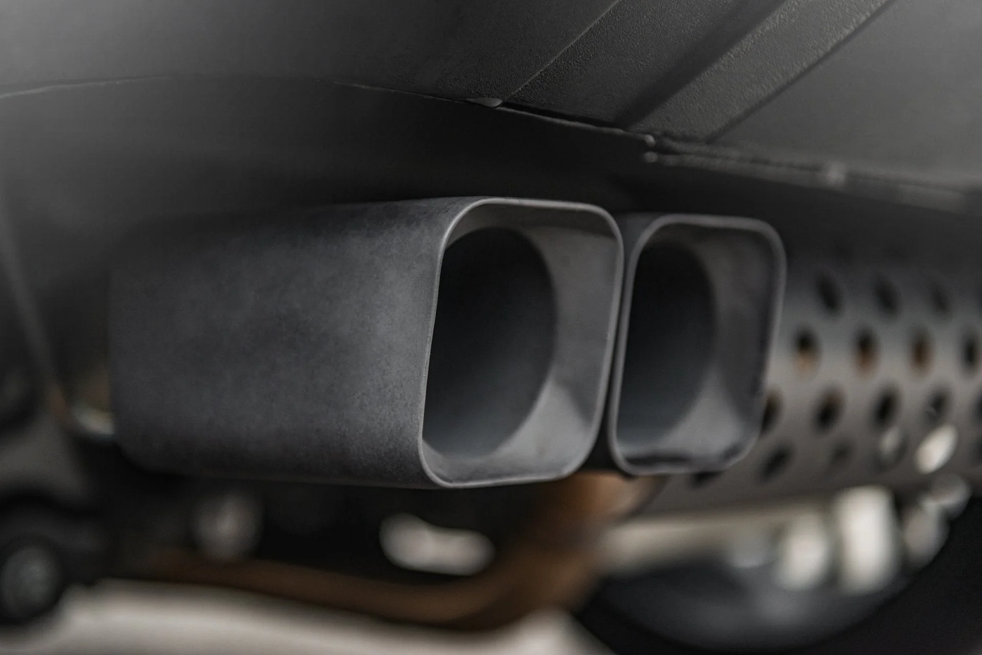 Land Rover Defender 90 -  P400 3.0 Petrol (2020 Onwards) Quad Exhaust System - Image 3