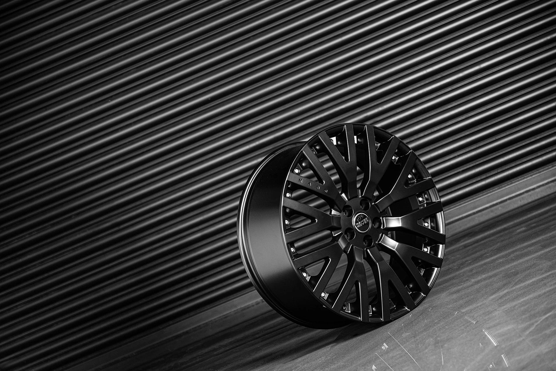 Land Rover Discovery (2017 Onwards) RS-2 Light Alloy Wheels - Image 7