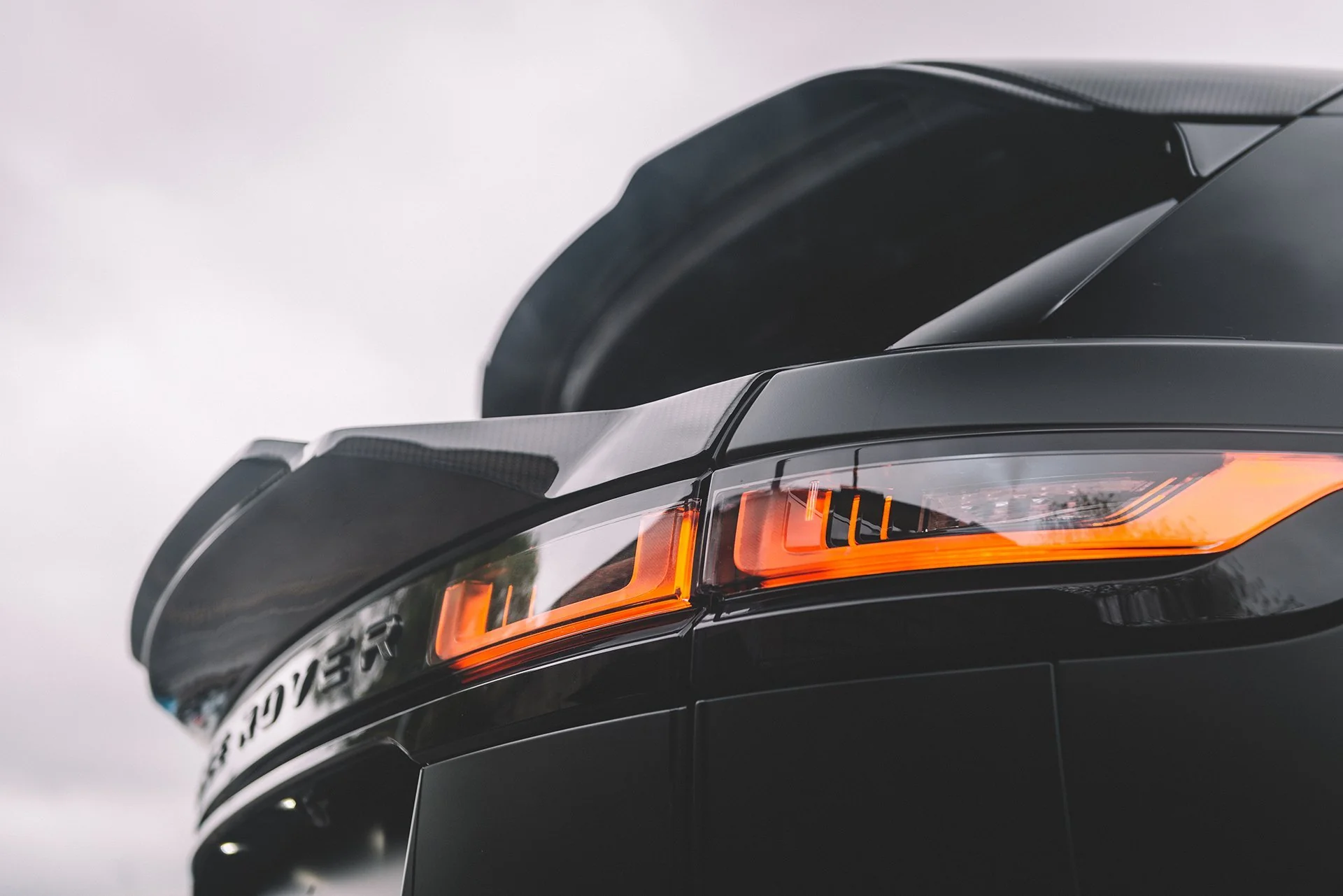Range Rover Velar (2017 Onwards) Exposed Carbon Large Lower Rear Boot Wing - Image 3