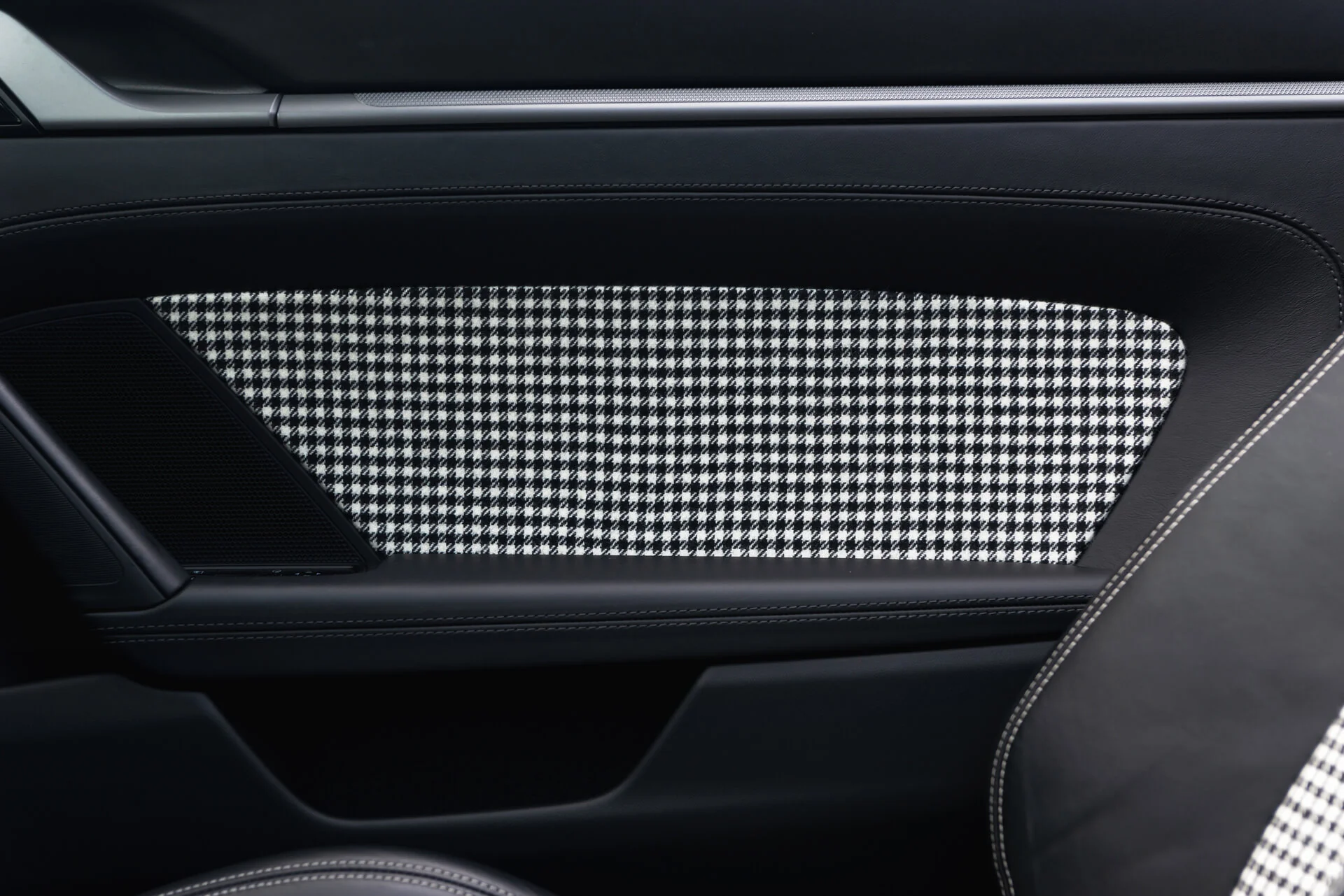 Heritage Remastered Leather with Cloth Interior Suitable for PORSCHE 911/992 (2019 Onwards) - Image 44