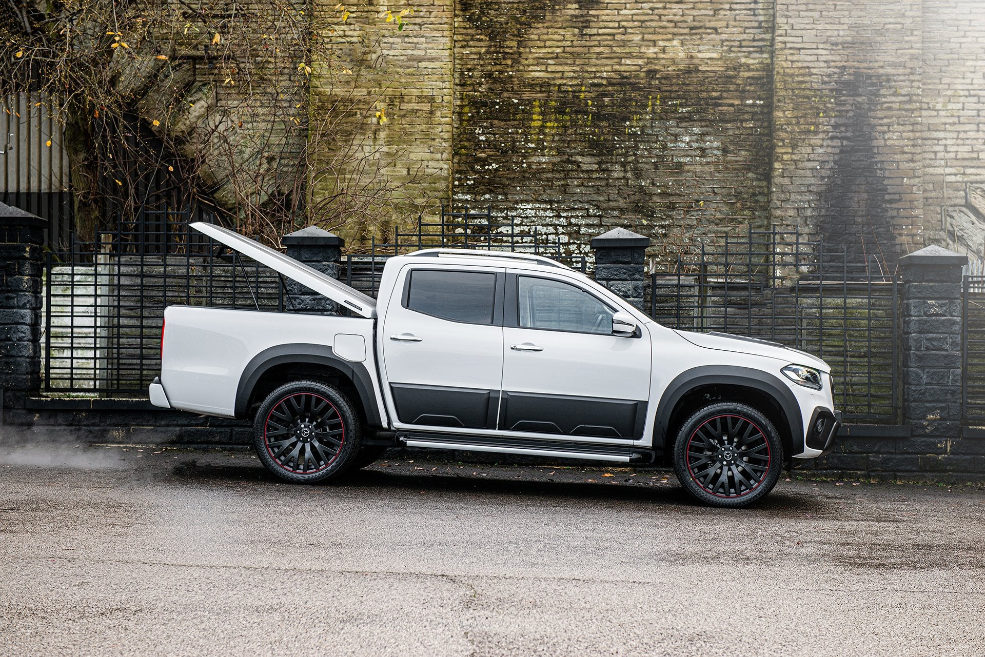 Mercedes X-Class (2019 Onwards) RS Light Alloy Wheels with Red Stripe - Image 28