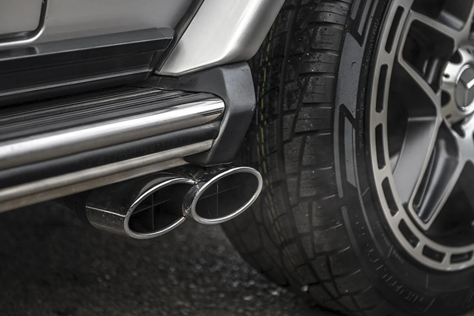 Mercedes G-Wagon 2 Door (1990-2006) Exhaust Side Pipes