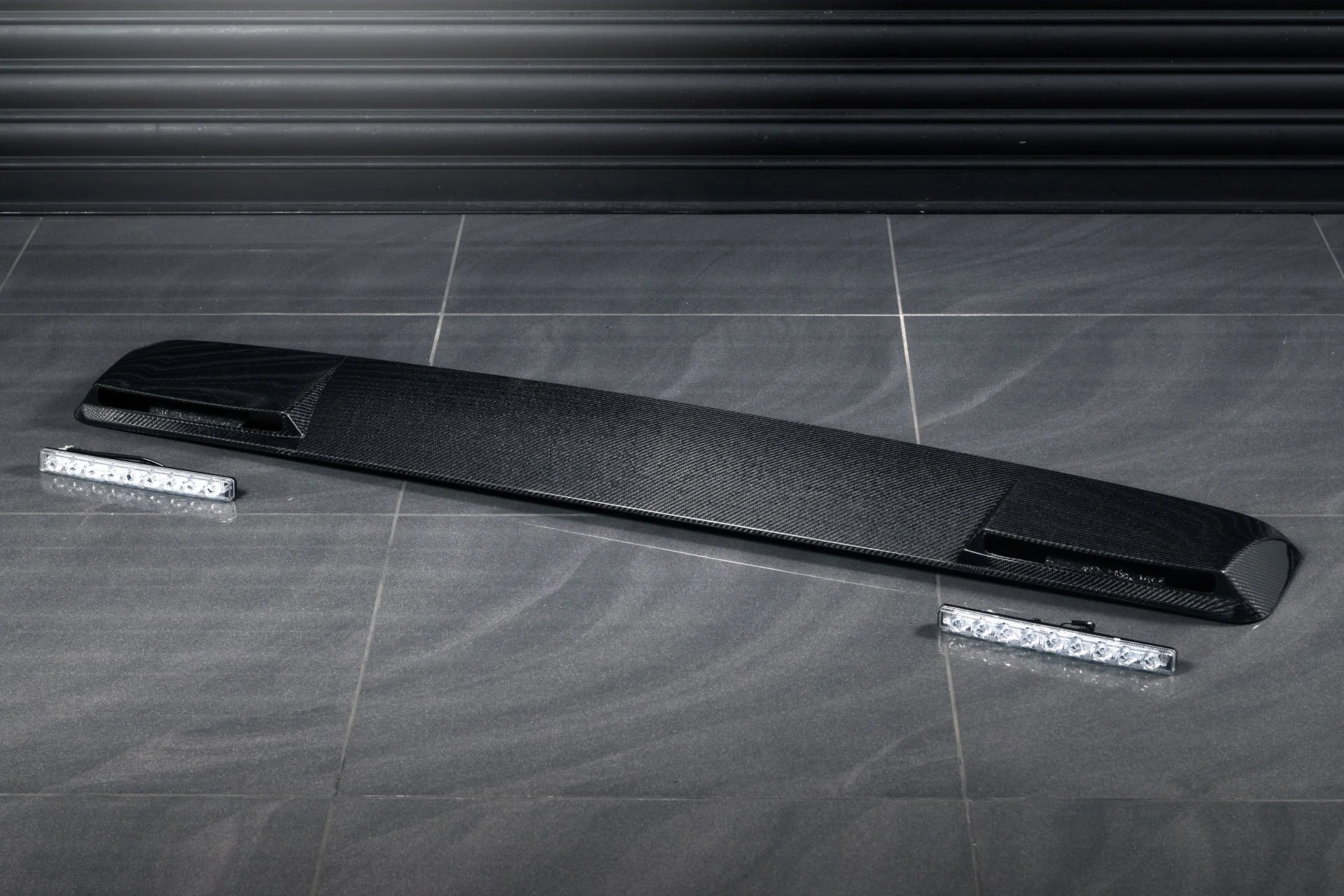 MERCEDES G-WAGON (2018 Onwards) G63 AMG Carbon Fibre Front Roof Shield with LED Lights - Image 3