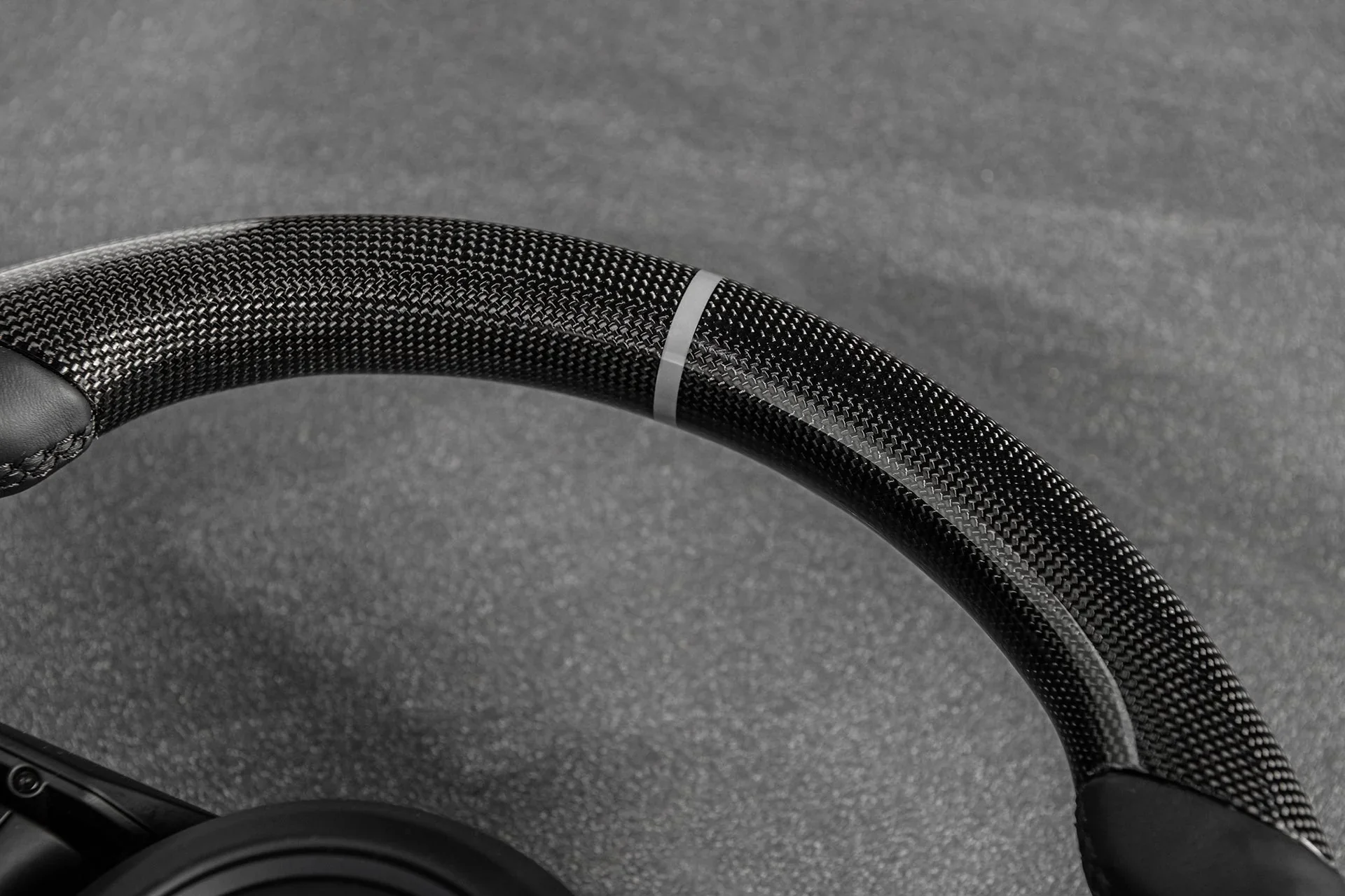 EXPOSED CARBON STEERING WHEEL Suitable for PORSCHE 911/992 (2019 Onwards) - Image 15
