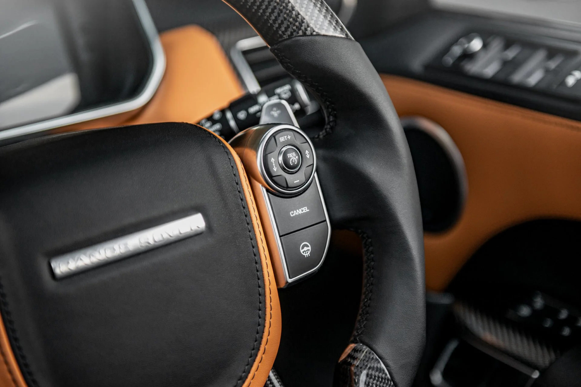 RANGE ROVER SPORT SVR (2015-2018) Exposed Carbon Steering Wheel - Image 5