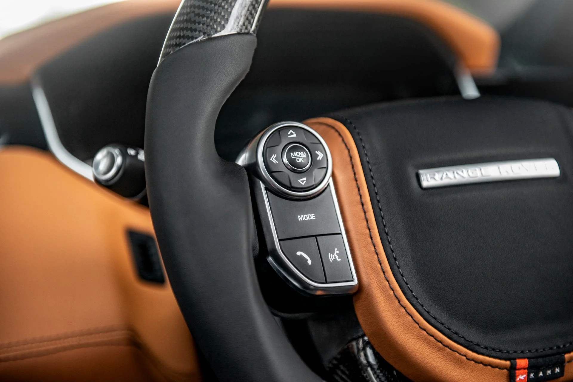 RANGE ROVER SPORT SVR (2018 Onwards) Exposed Carbon Steering Wheel - Image 4