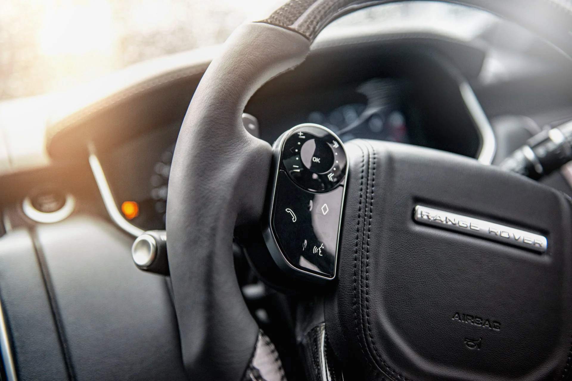 RANGE ROVER SPORT SVR (2018 Onwards) Exposed Carbon Steering Wheel - Image 8