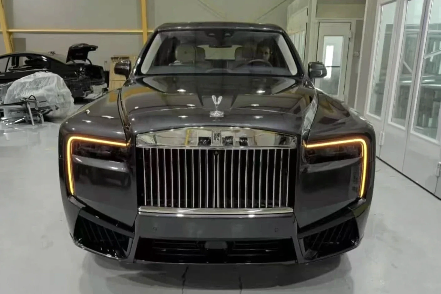 Rolls Royce Cullinan (2018-2025) Facelift Body Kit to a Cullinan II 2025-2026 Model - Image 6