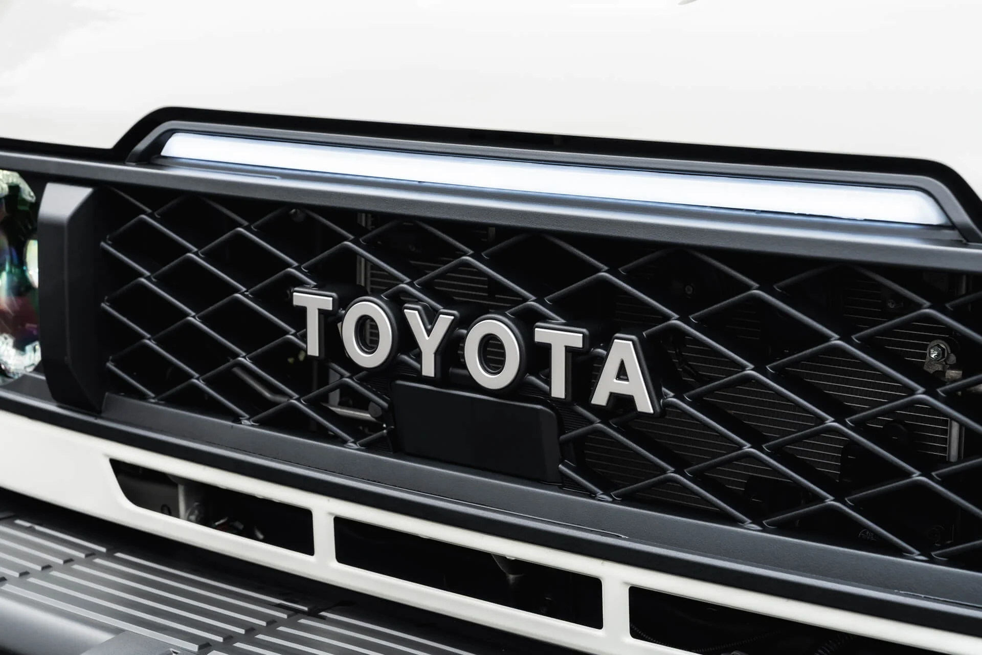 Toyota Land Cruiser 70 (2023 Onwards) Front Grille with LED Lightbar - Image 12