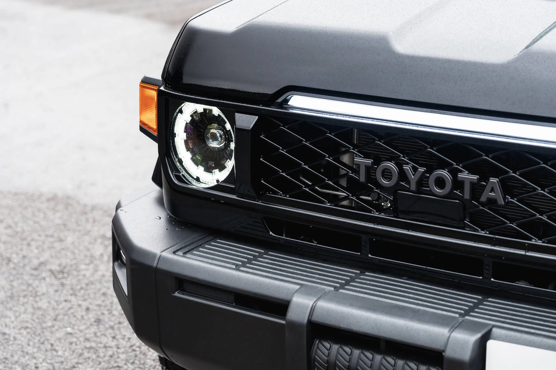 Toyota Land Cruiser 70 (2023 Onwards) Front Grille with LED Lightbar - Image 18