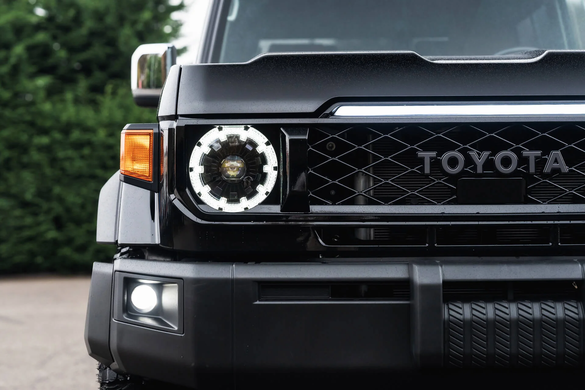 Toyota Land Cruiser 70 (2023 Onwards) Front Grille with LED Lightbar - Image 24
